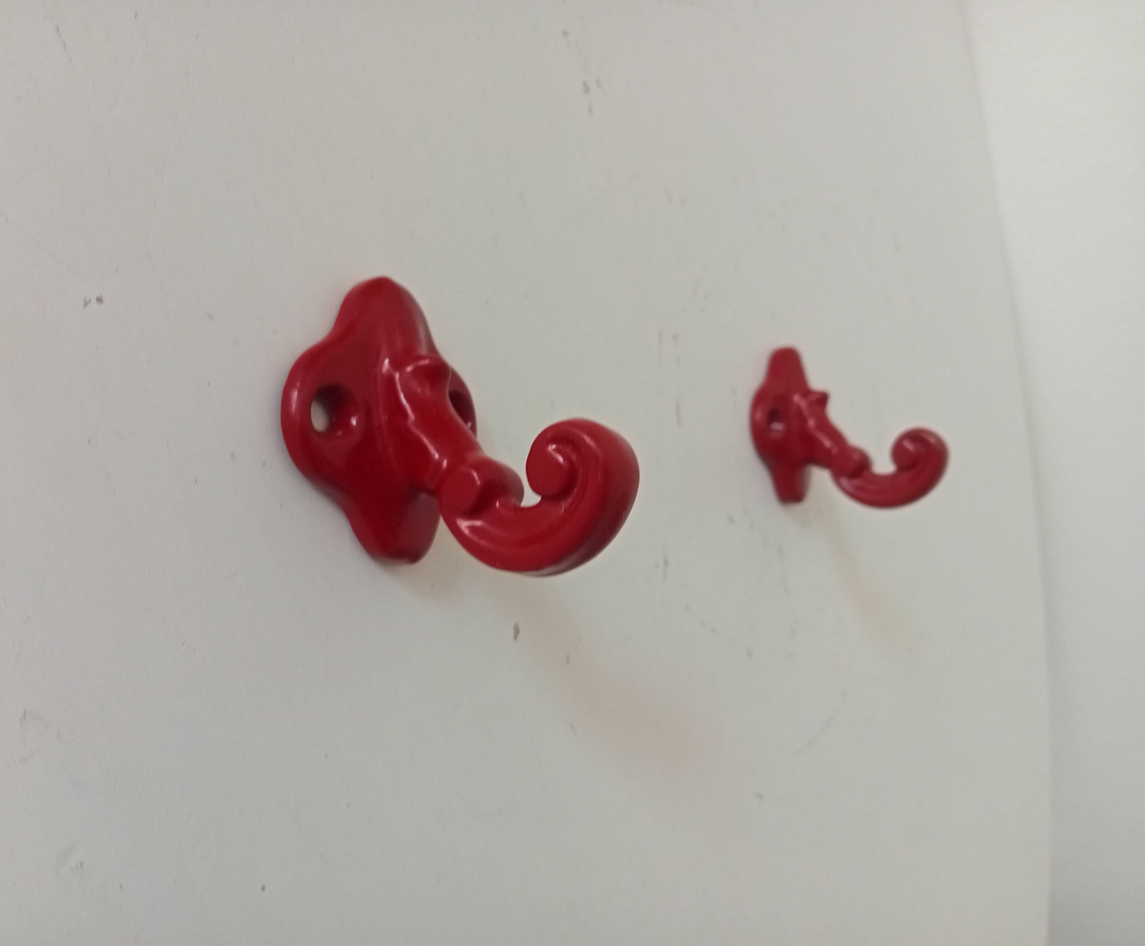 Pair of vintage wall hooks in enamelled cast iron.