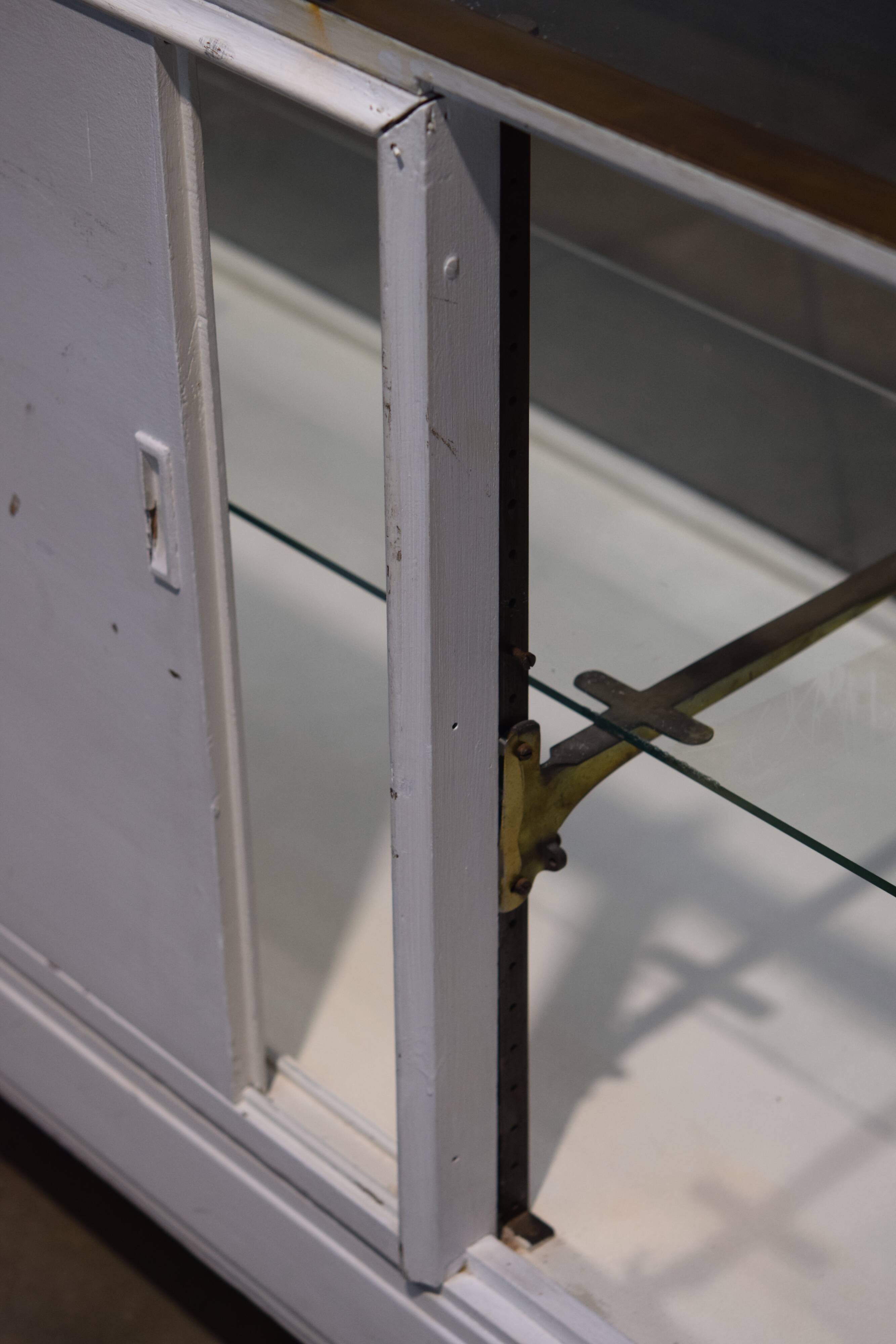 Display cabinet - 1920s