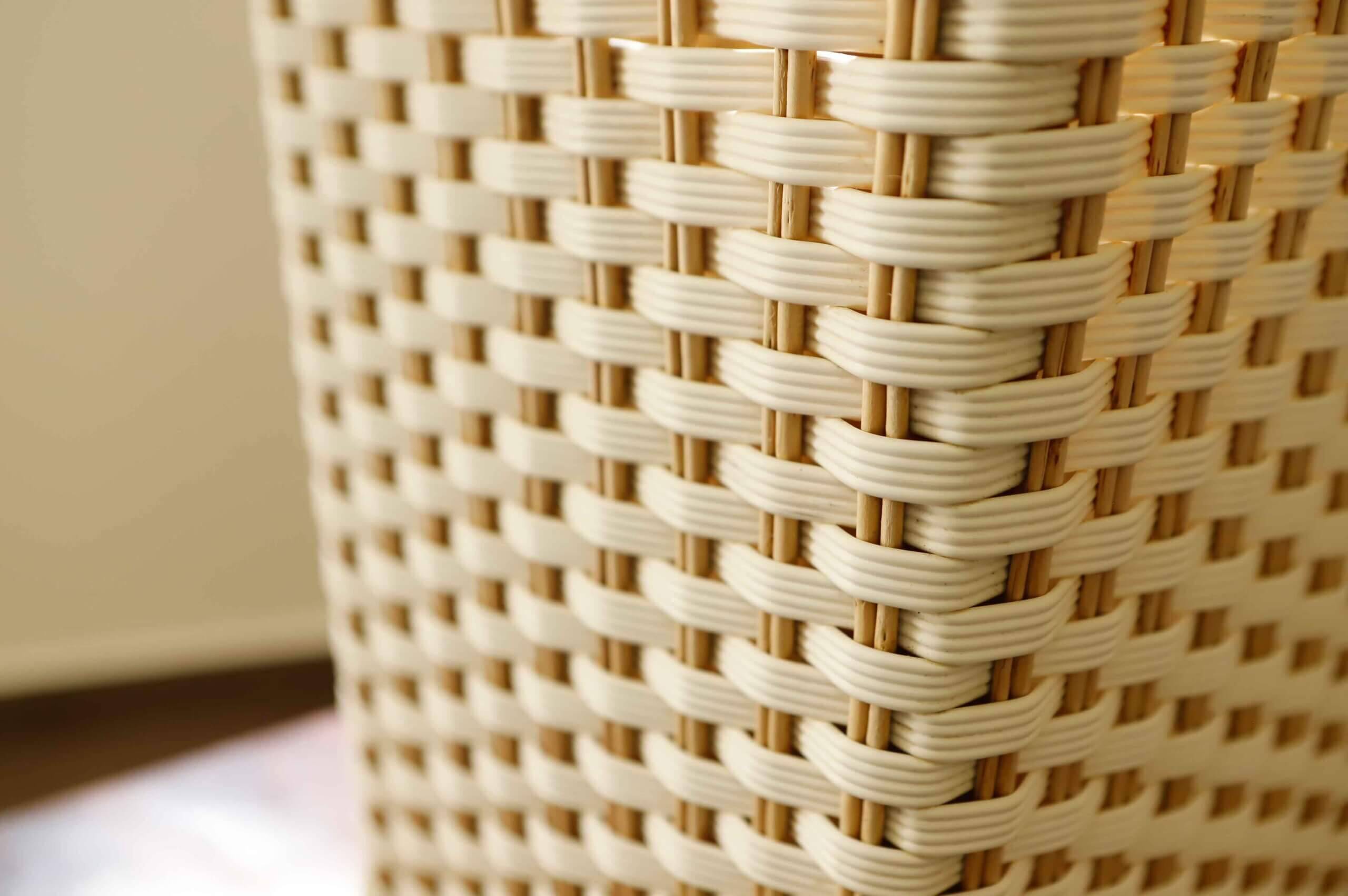 Retro plastic wicker basket with wooden frame