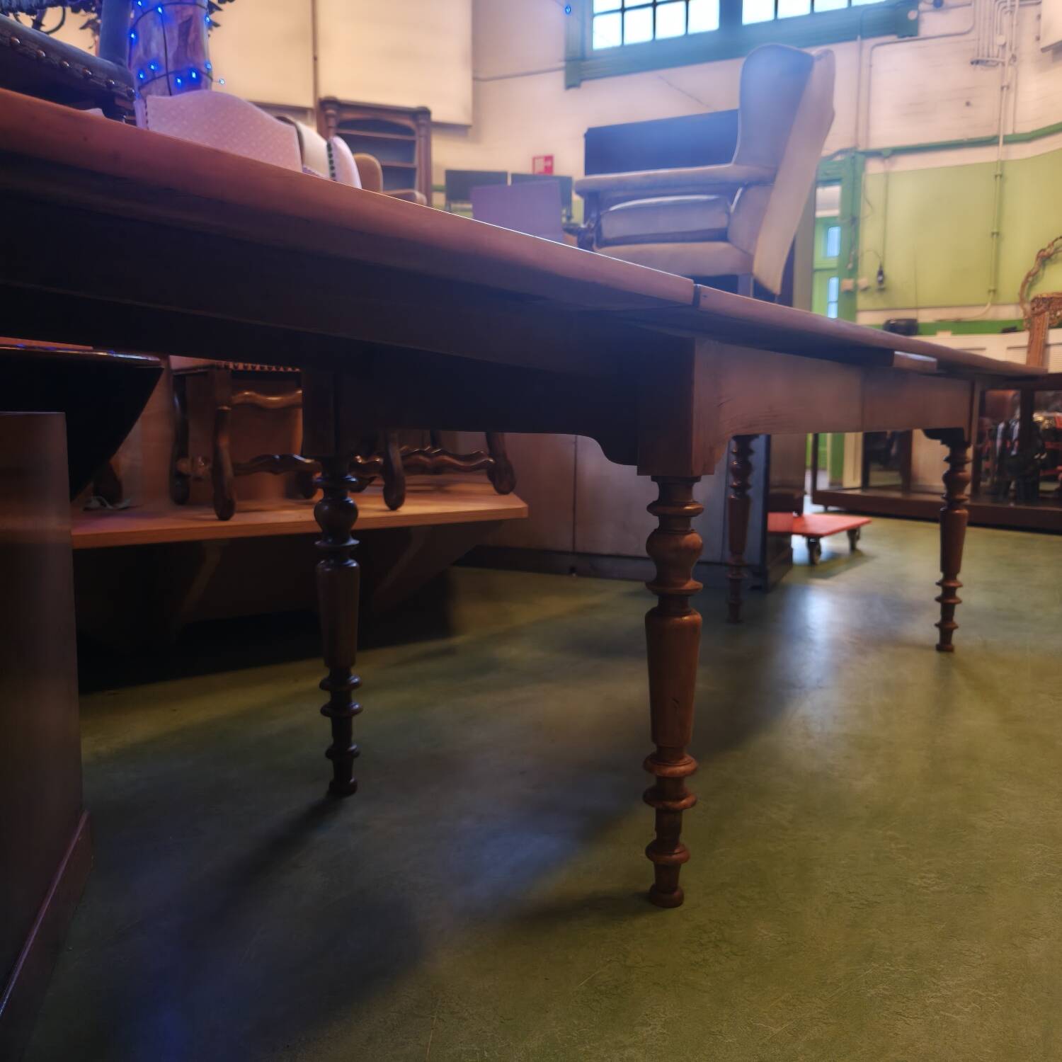 Table à manger extensible en cerisier français élégant du 20ème siècle