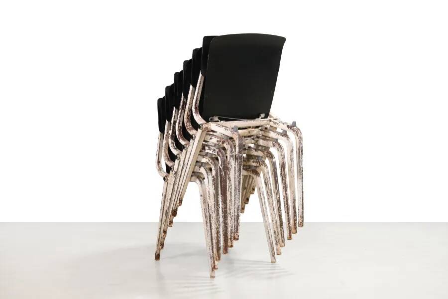 Ensemble de six rares chaises de théâtre Revolt empilables et pliables Friso Kramer