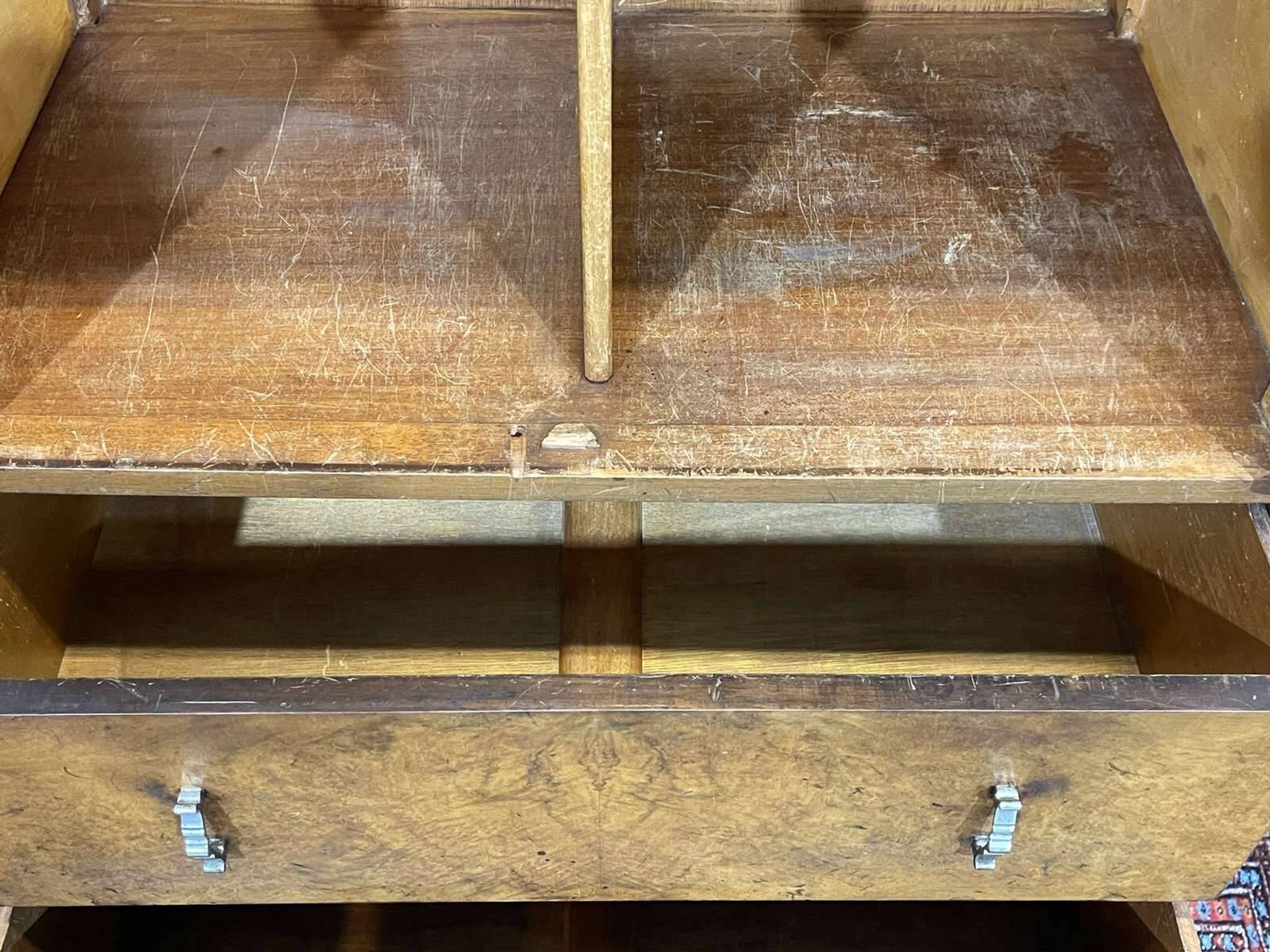 1950s English sideboard with drawers, Art Deco style, in walnut burl.
