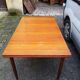 Table scandinave