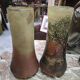 Paire de vases en verre émaillé, à décor finement peint