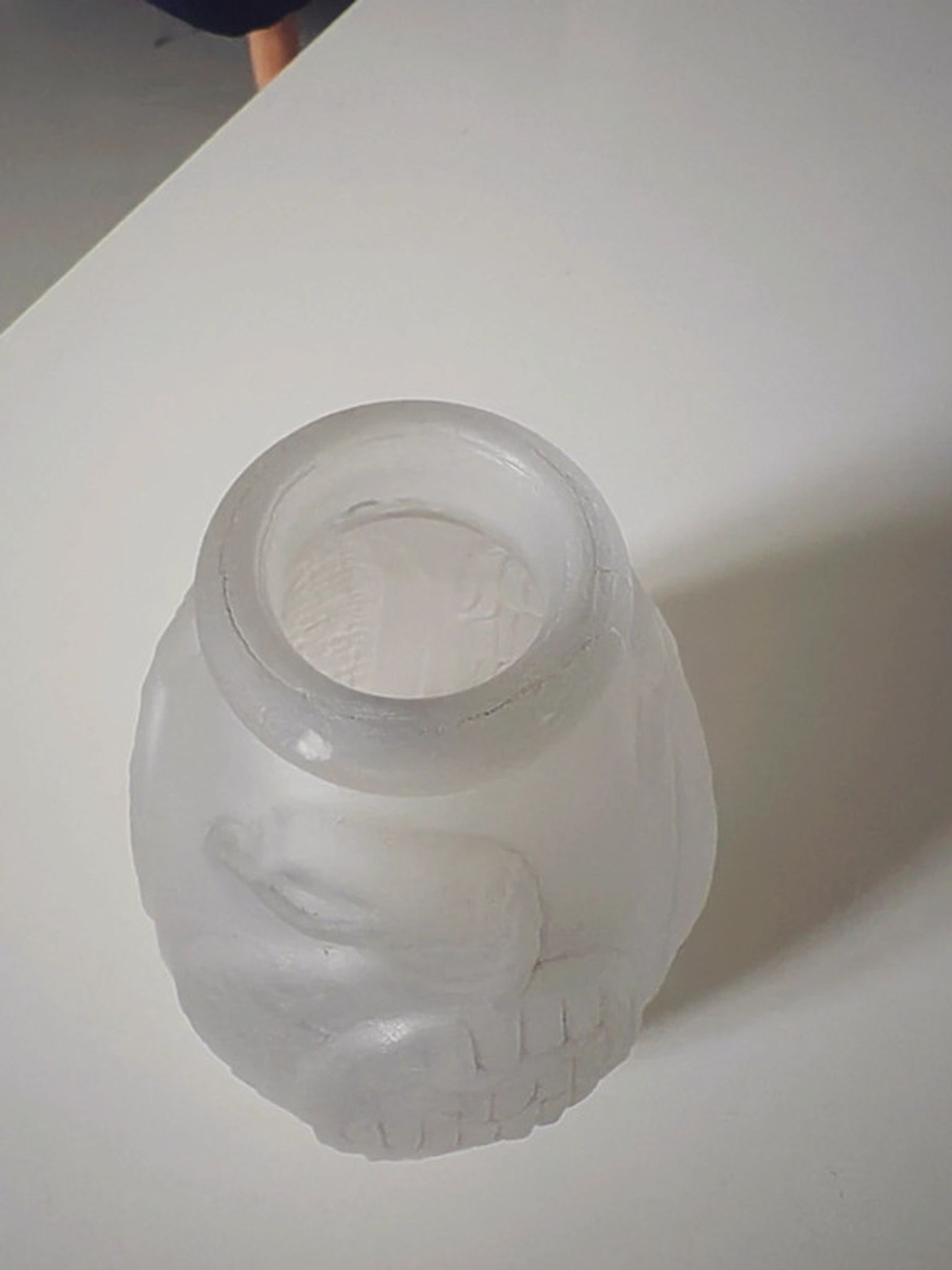 Art deco vase in pressed glass molded eagle