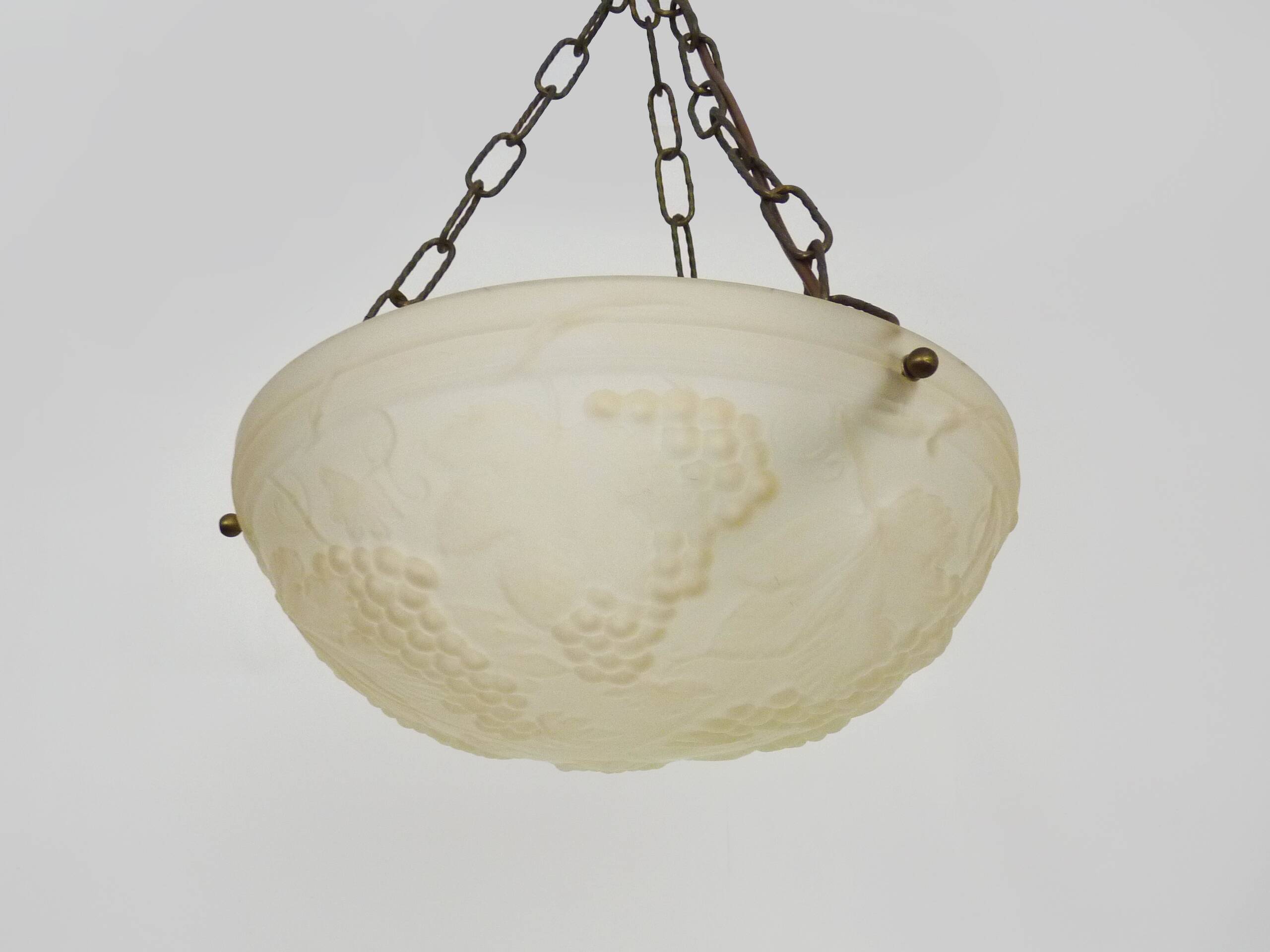 Vasque Vianne style Art Nouveau 1 Fire, in glass paste with grape motifs.