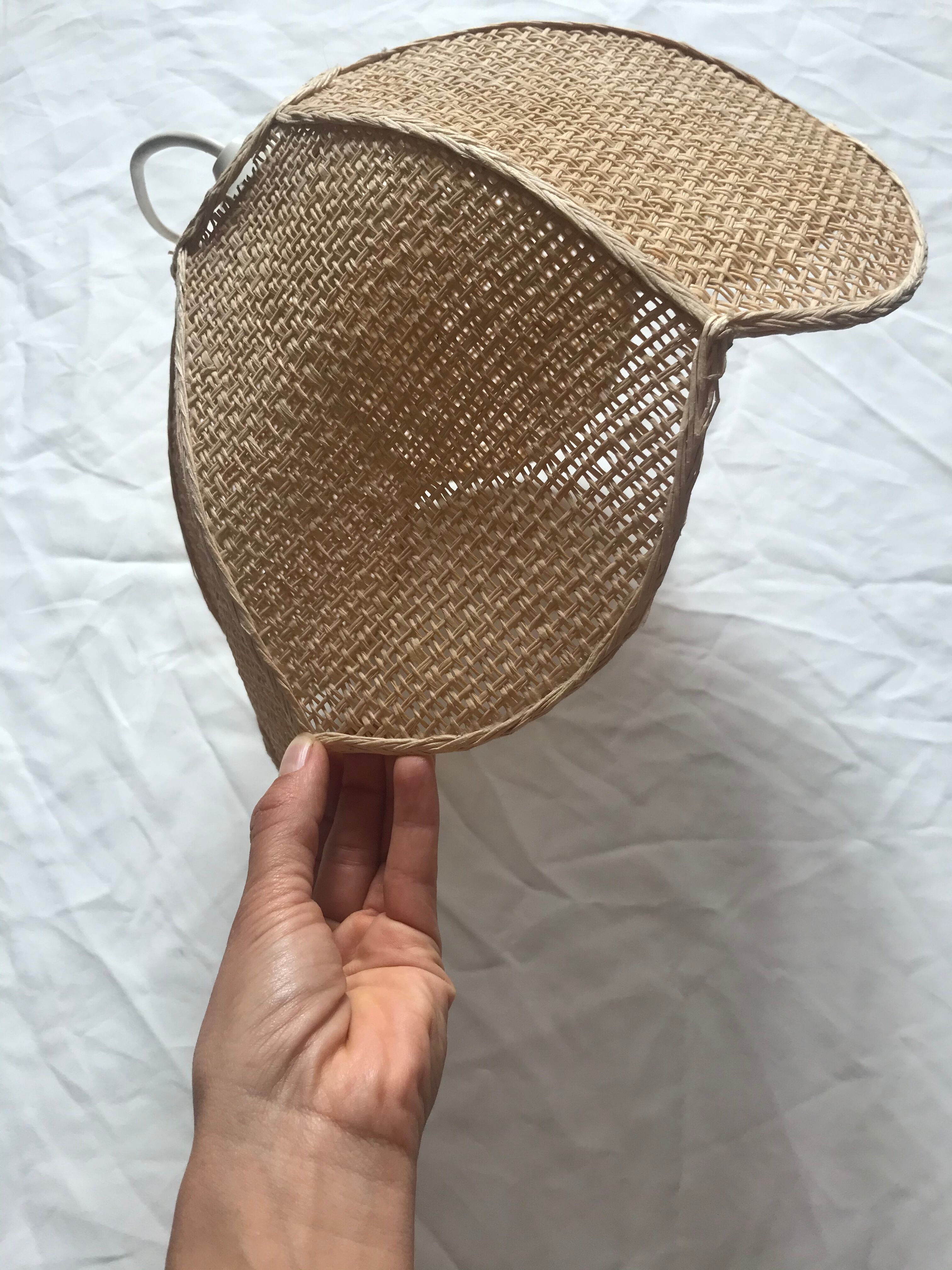 Suspension flowers in braided rafia