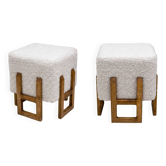 Paire de tabourets en bois de frêne modernistes italiens rembourrés en bouclé blanc