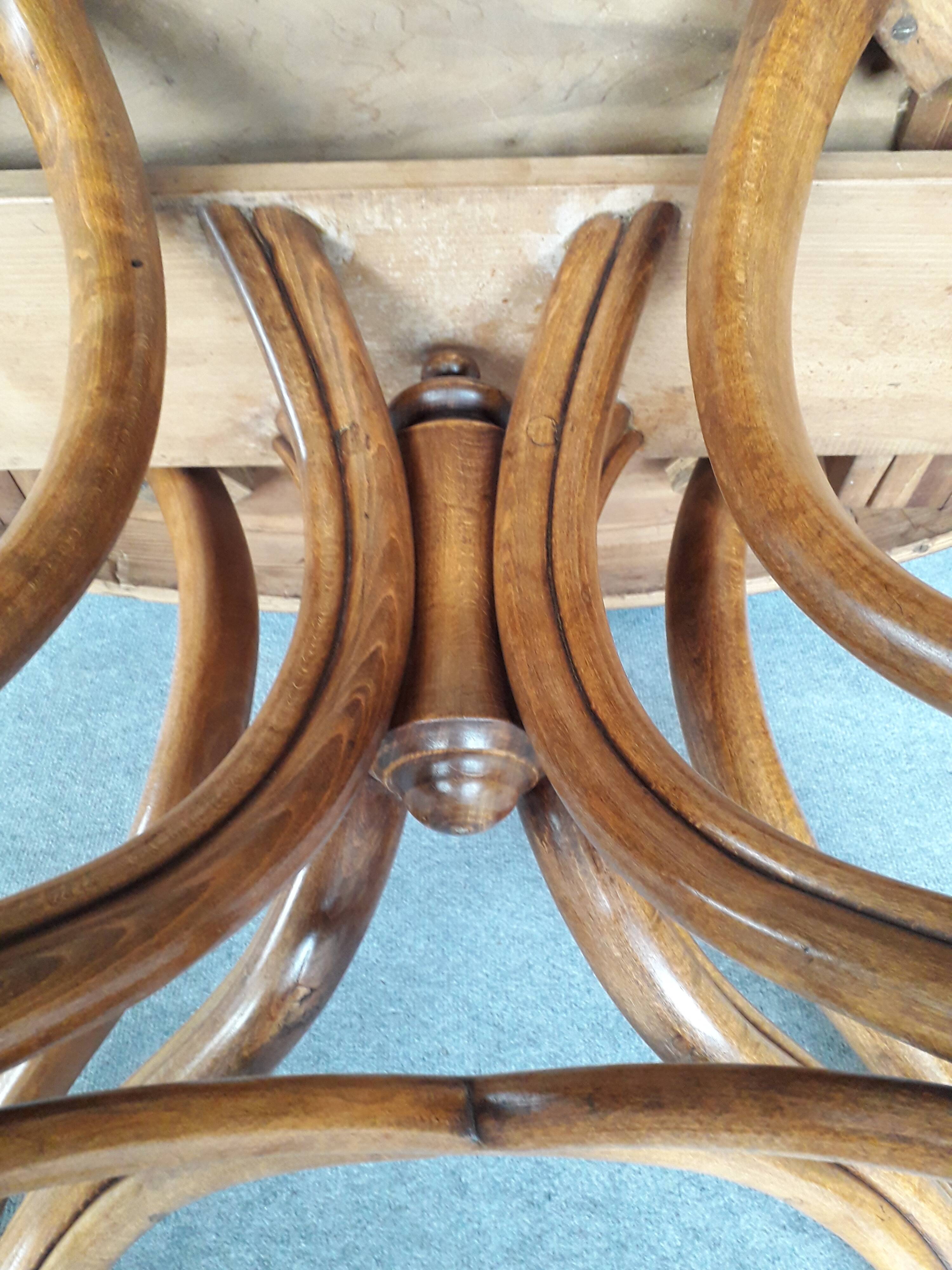 Extending table with vintage bentwood base from the end of the 19th century