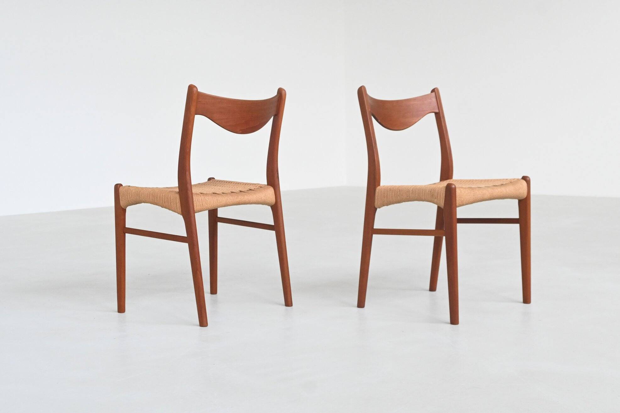 Arne Wahl Iversen set of six dining chairs in teak Glyngore Denmark 1960