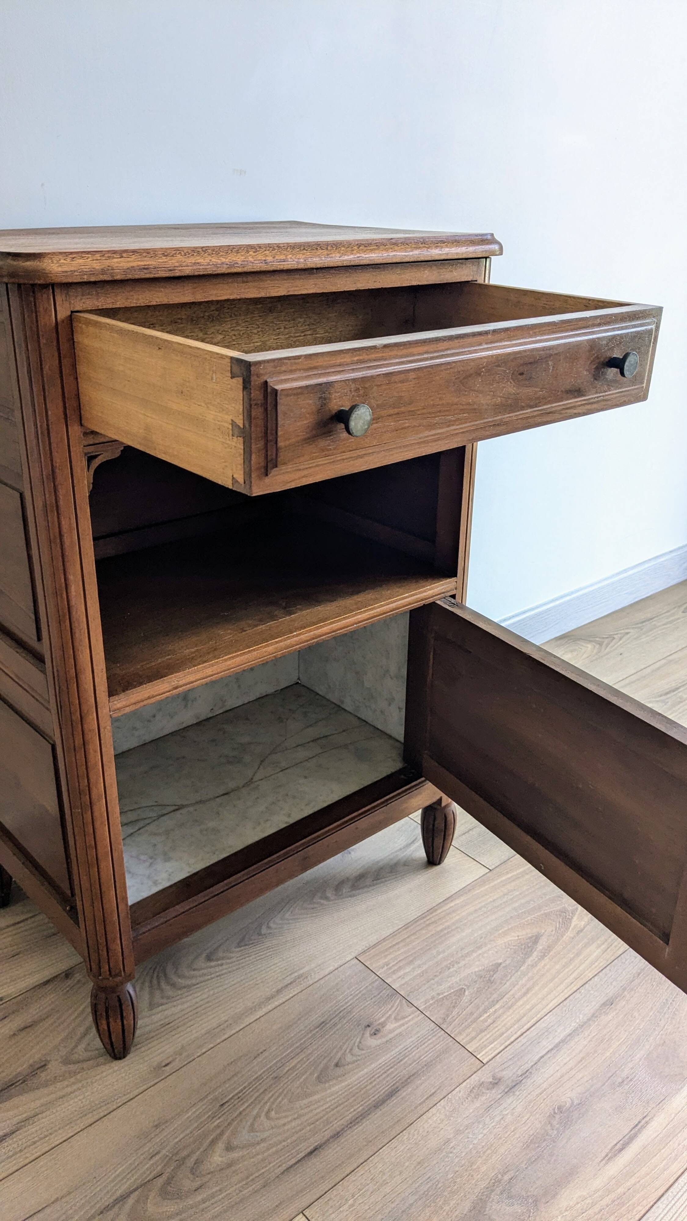Petit meuble art déco en bois massif