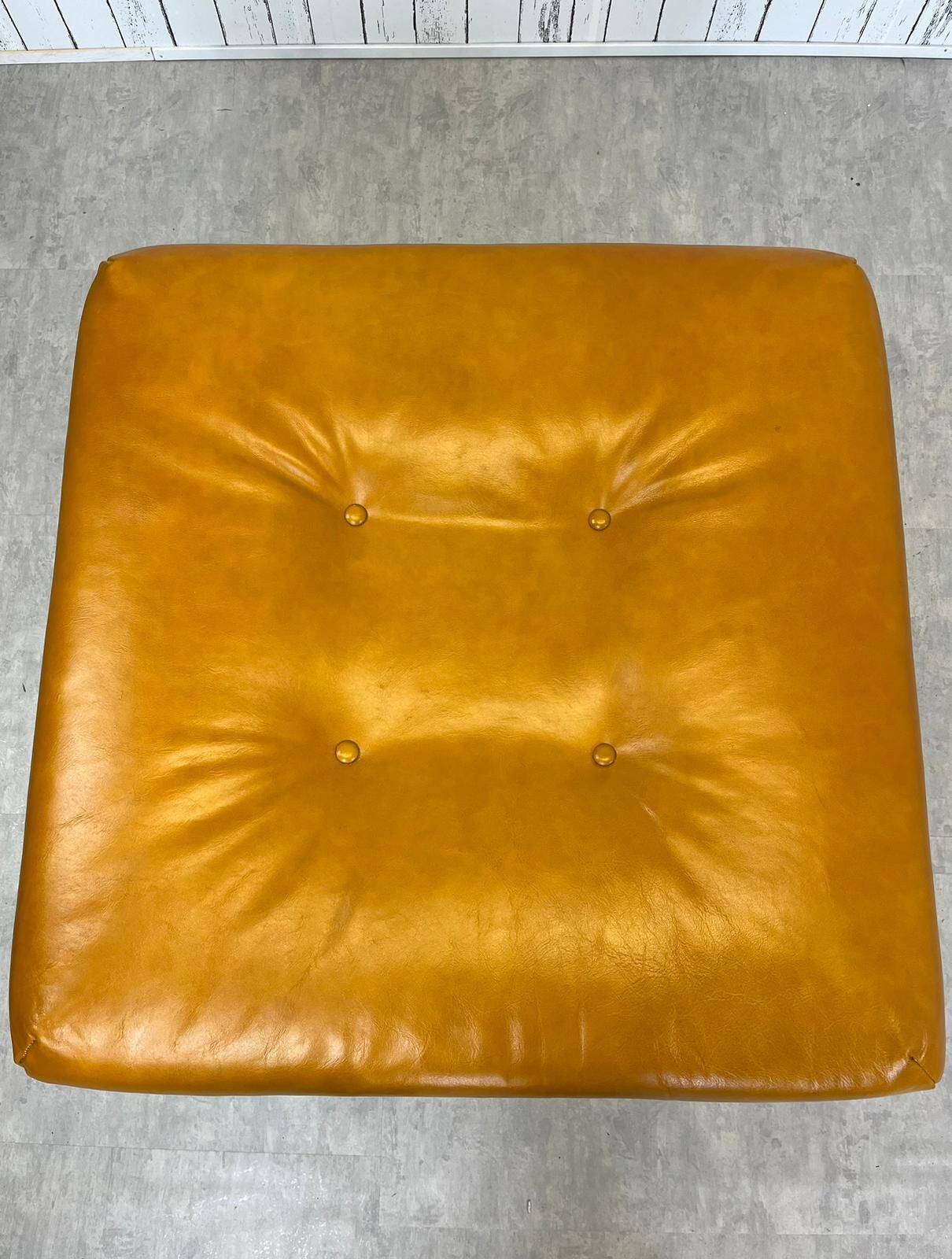 Alta Chair Oscar Niemeyer, Mobilier International