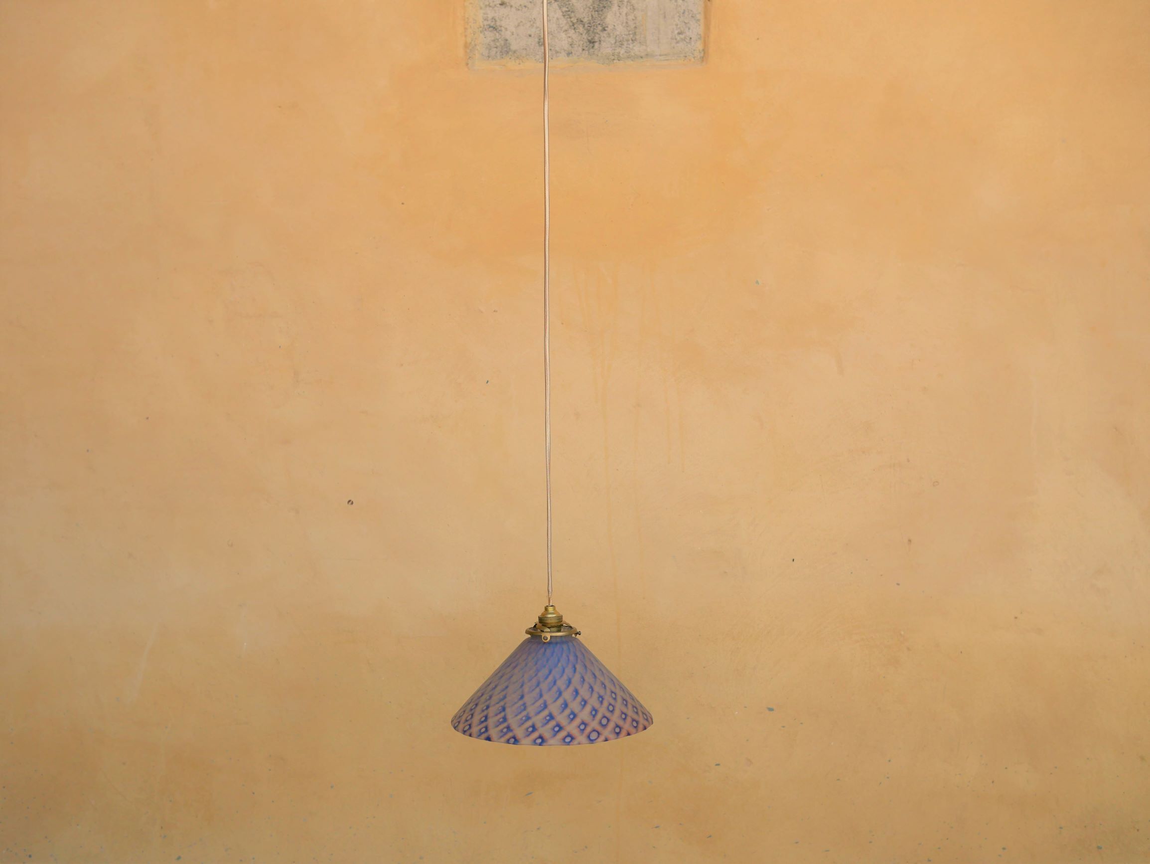 Suspension vintage en verre dépoli bleu