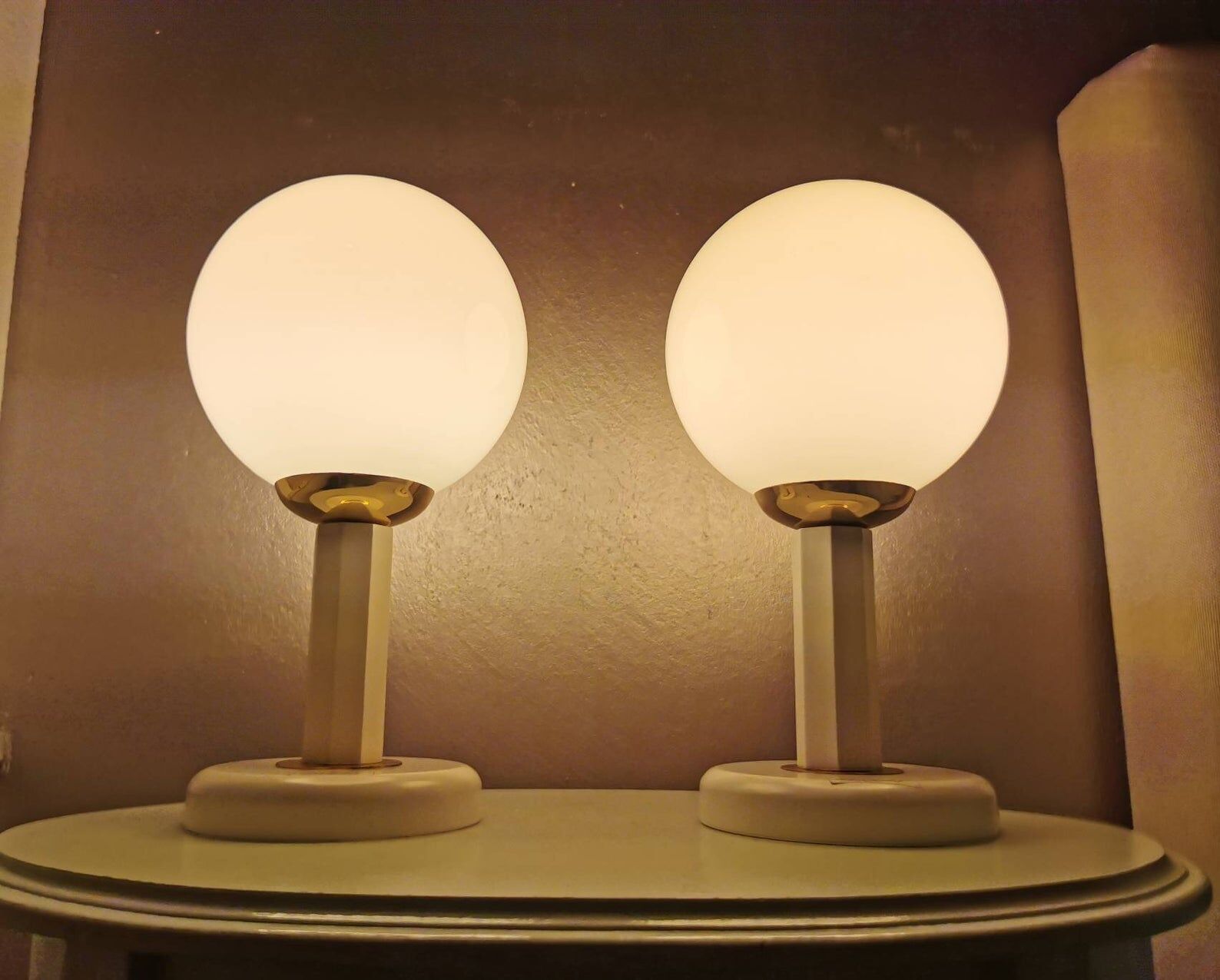 Set of 2 vintage Bony Design table lamps with 80s glass bulb hood