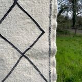 Berber carpet in beige wool with diamonds 140x105