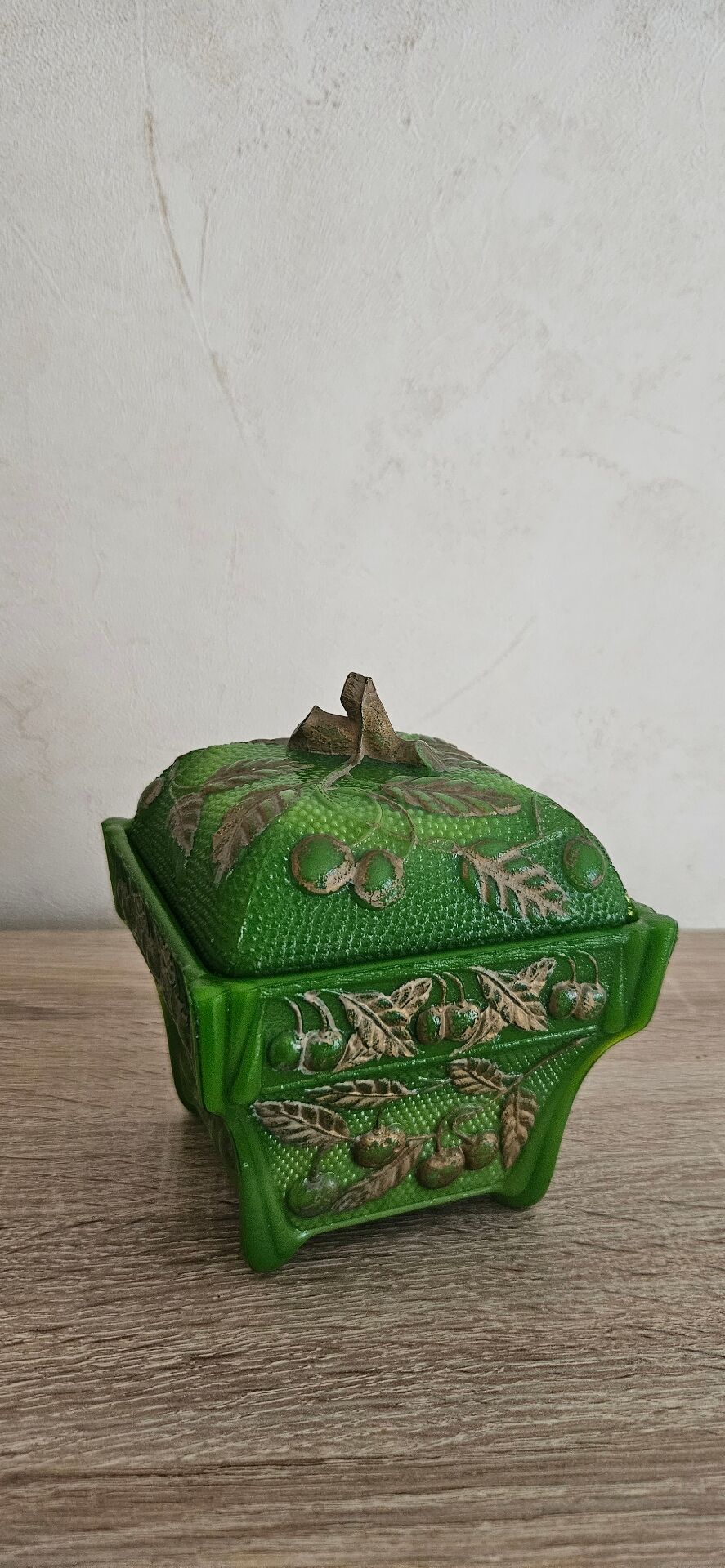 Opaline bonbonnière