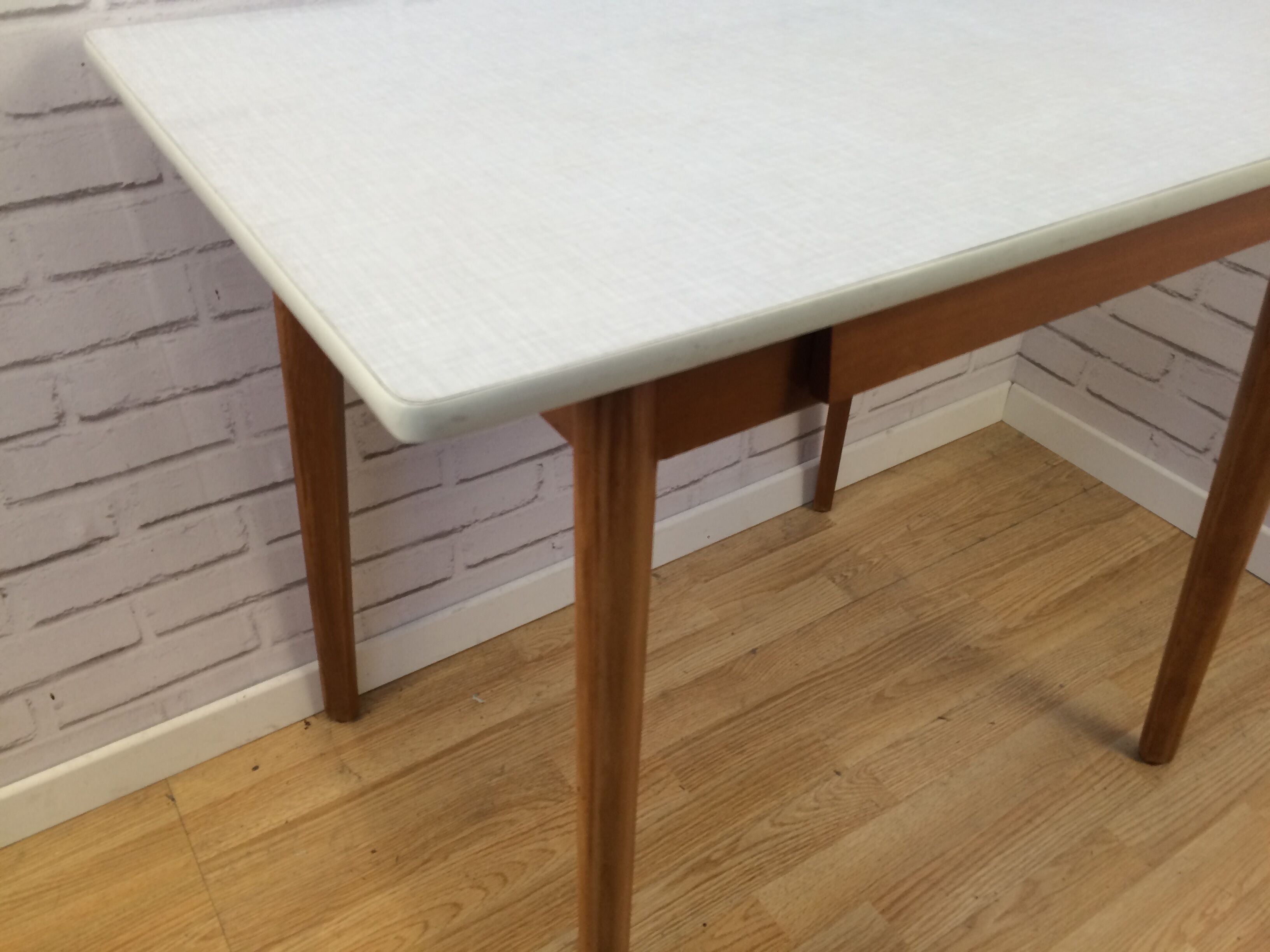 Table formica grey wooden feet
