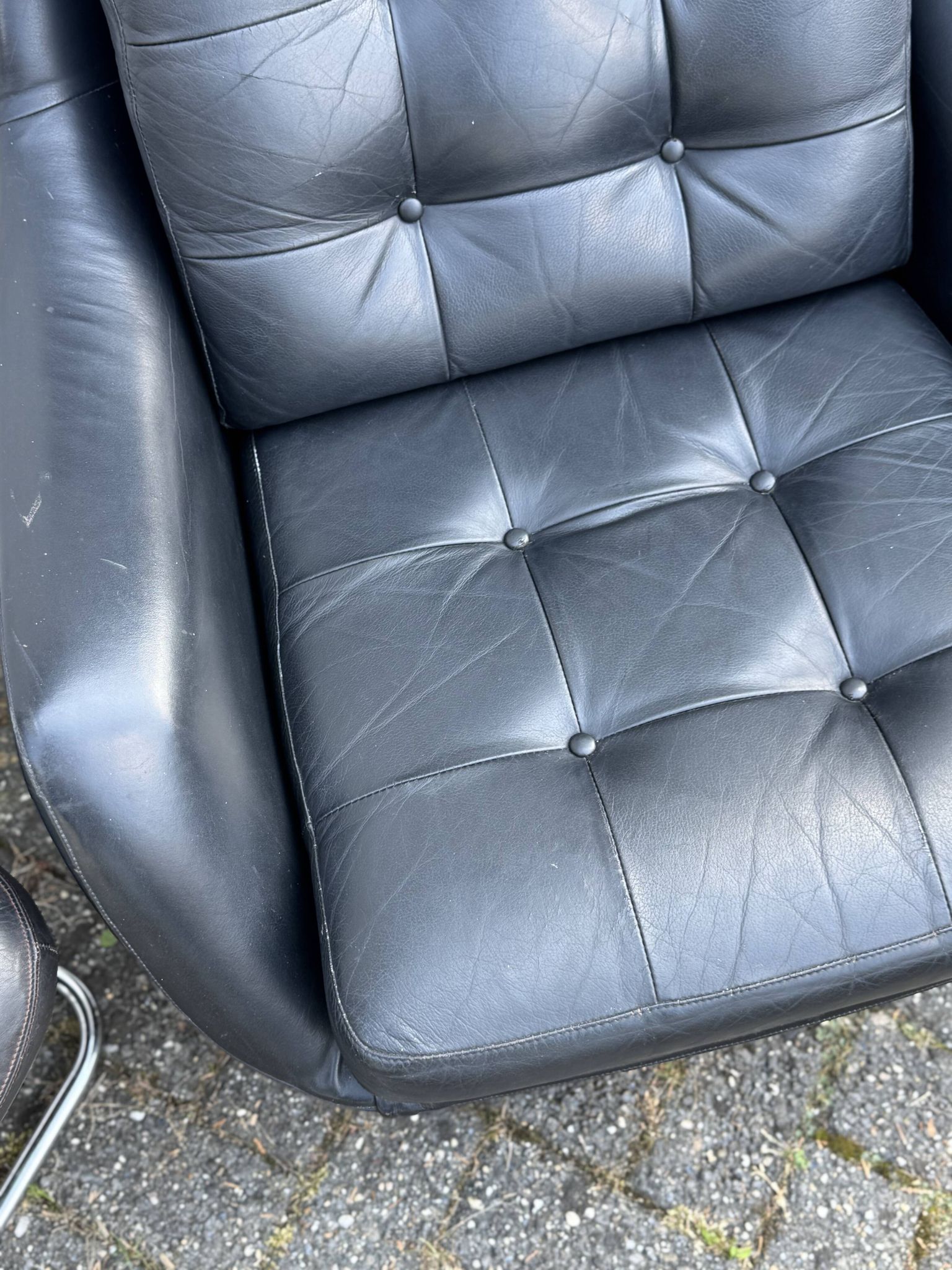 Fauteuil pivotant vintage Bramia avec repose-pieds