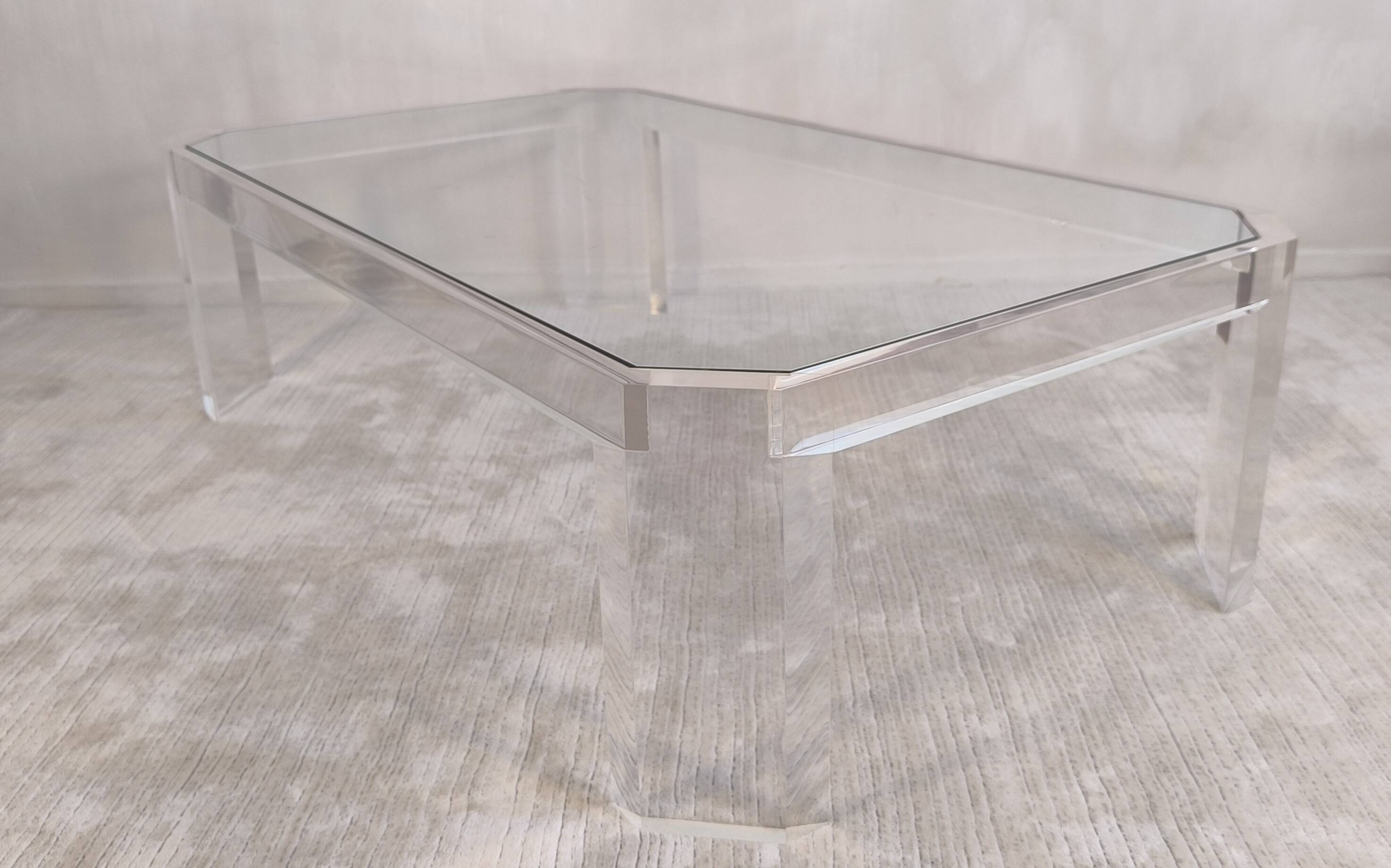 Superb coffee table in Altuglas and glass – signed by Marc Micoud, circa 1970.