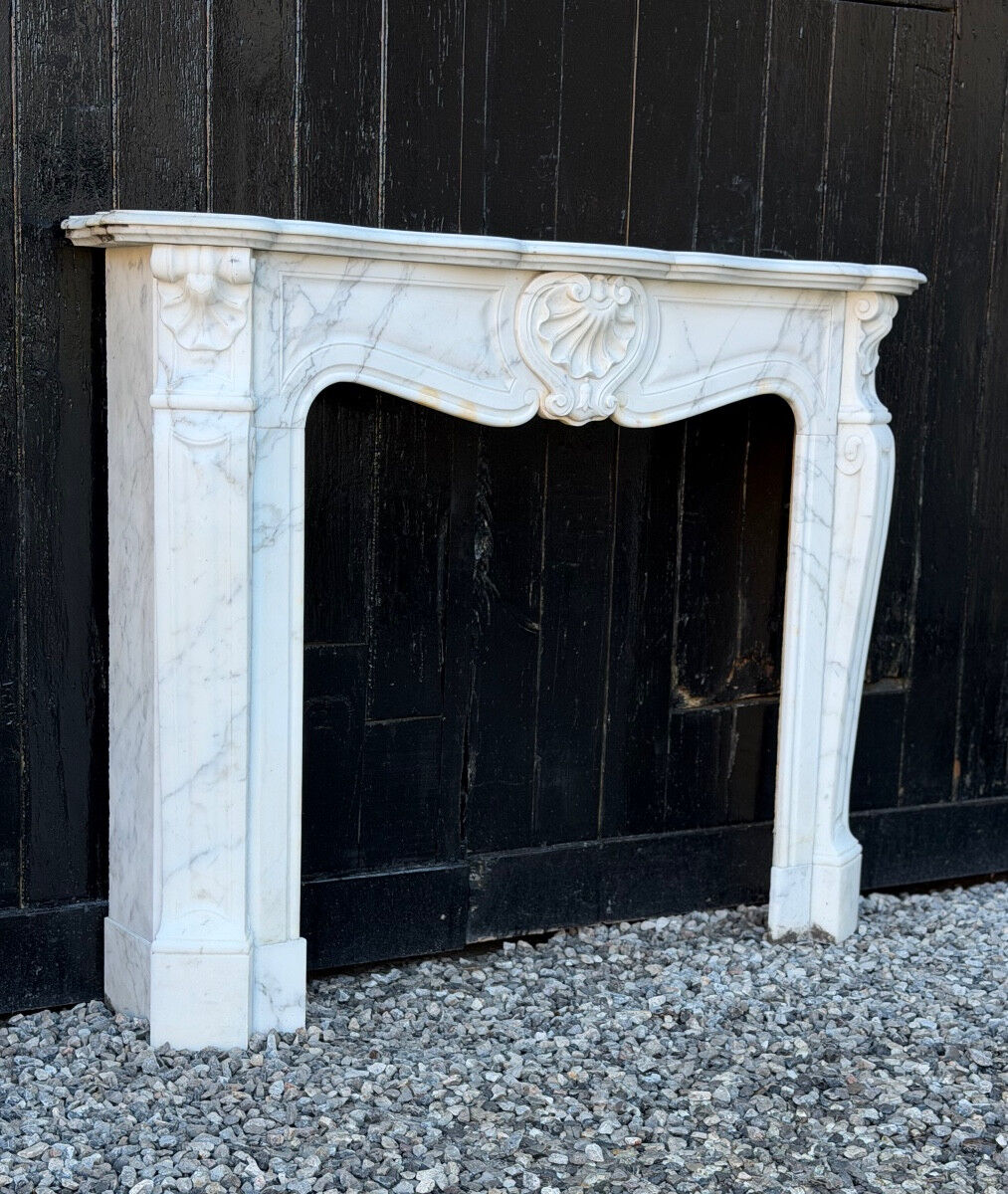 Louis XV style fireplace in Carrara marble, around 1900.