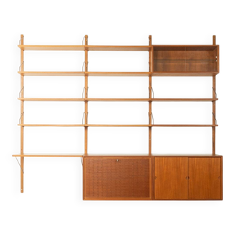 Classic shelving system from the 1950s in teak veneer by Poul Cadovius for Cado
