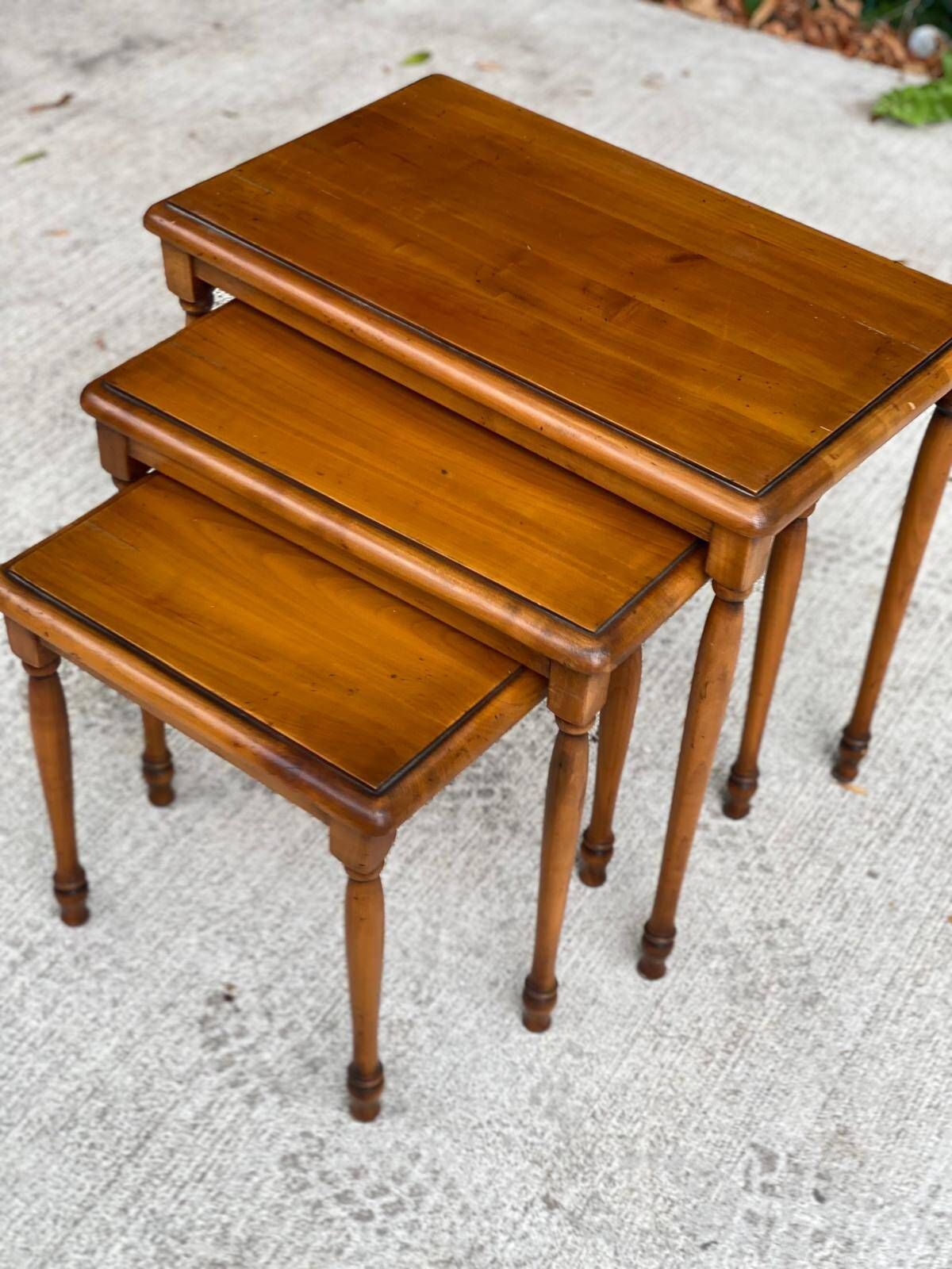 Set of 3 Nesting Tables in Solid Cherry Wood NF Furniture Loui