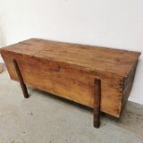 Wooden chest kneaded maie