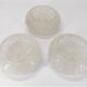 3 plafonniers en verres blancs pressés moulés motifs escargots