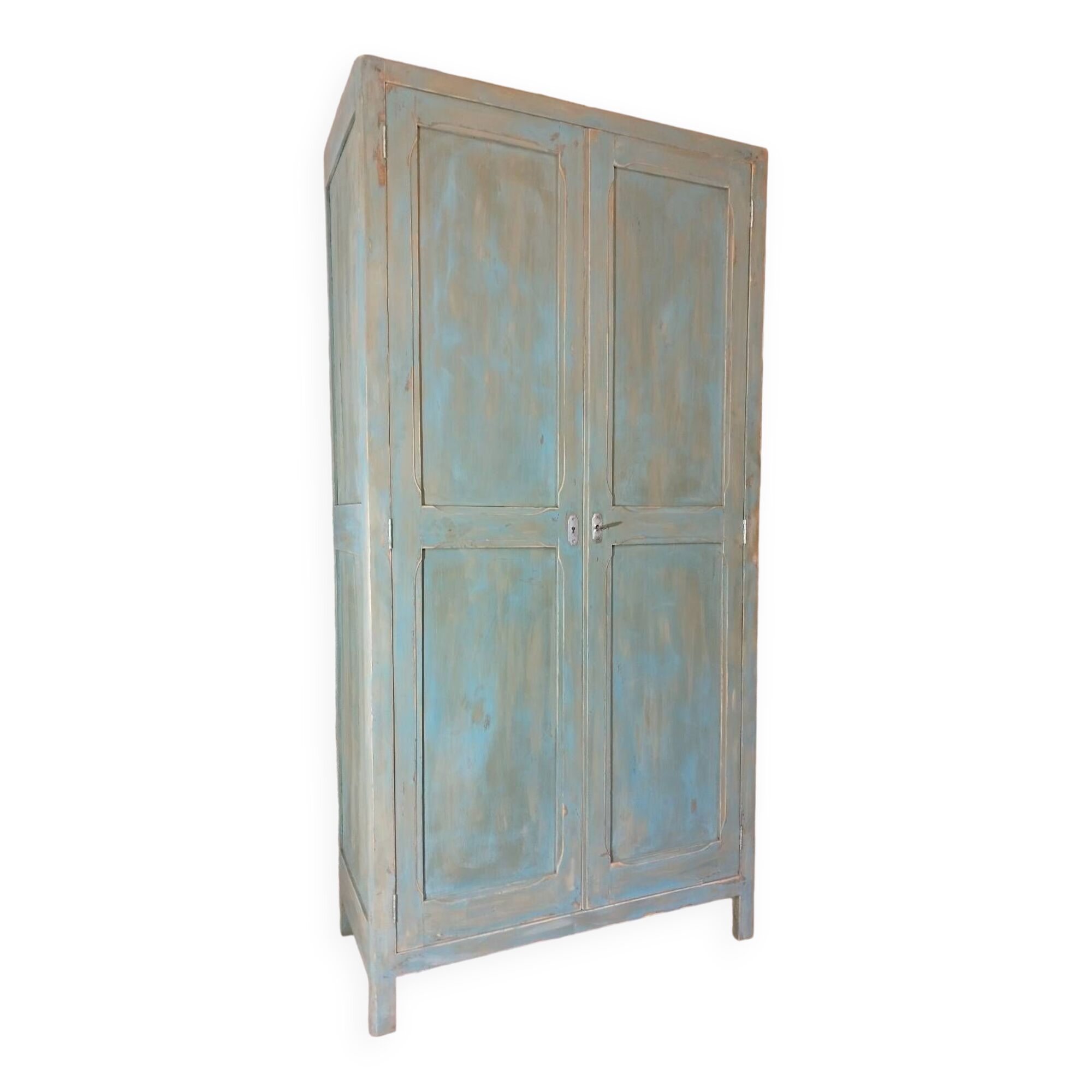 Armoire parisienne