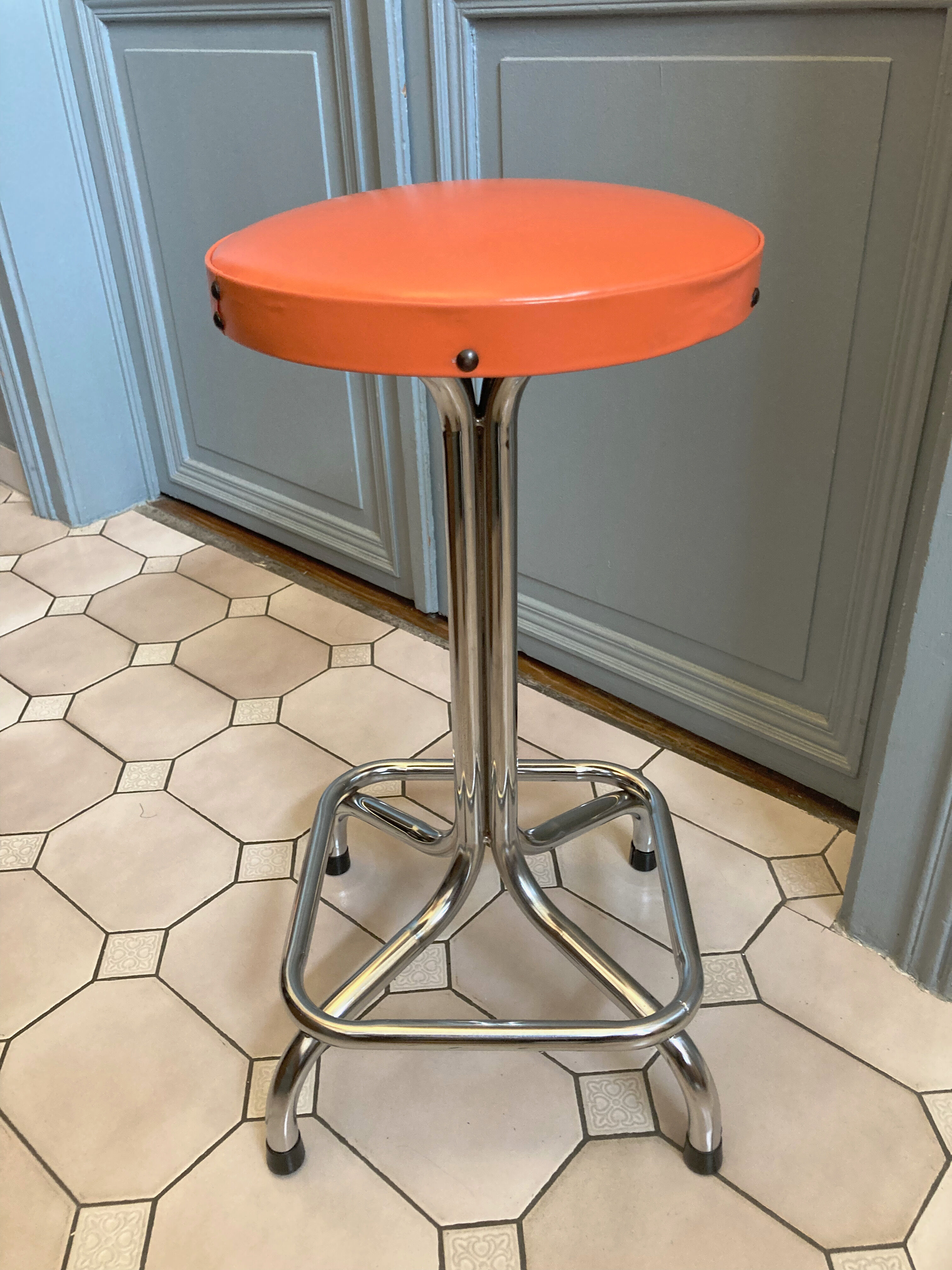 Duo of chair and stool 1970 orange and chromes