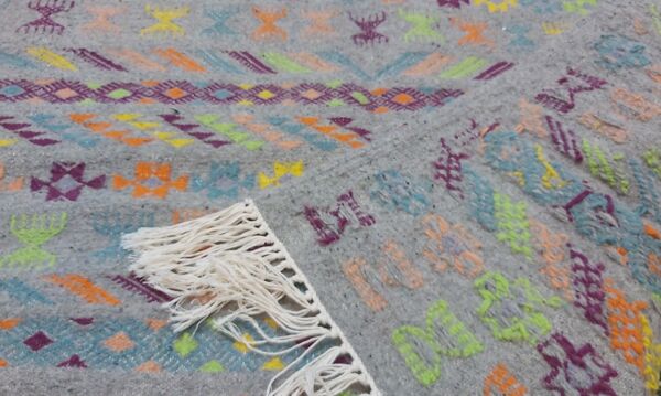 Tapis gris à motifs berbères multicolore 182x117cm