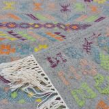 Multicolored Berber-patterned grey carpet  182x117cm