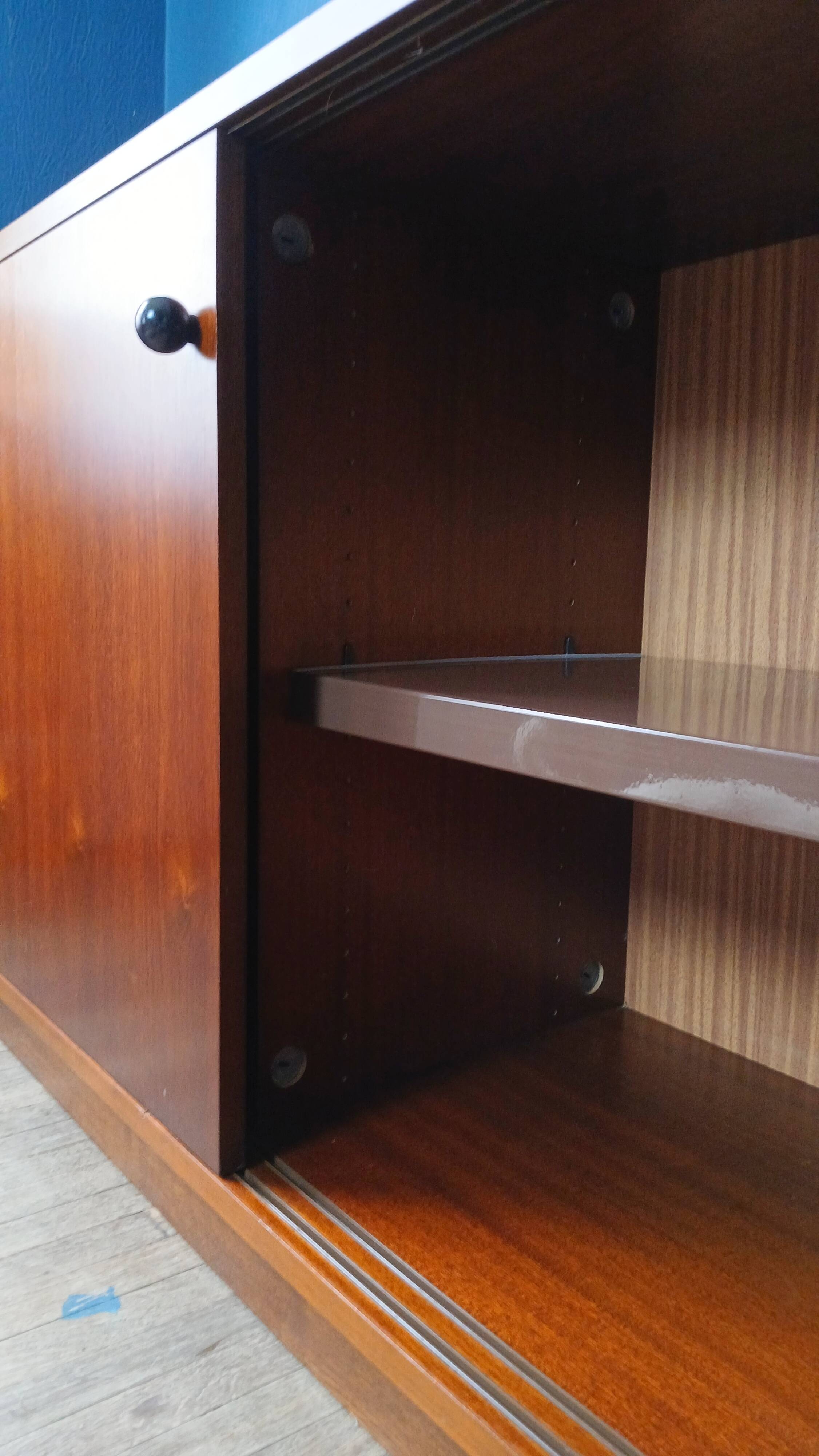 Enfilade with 2 sliding doors in the spirit of Osvaldo Borsani for Tecno. 60s.