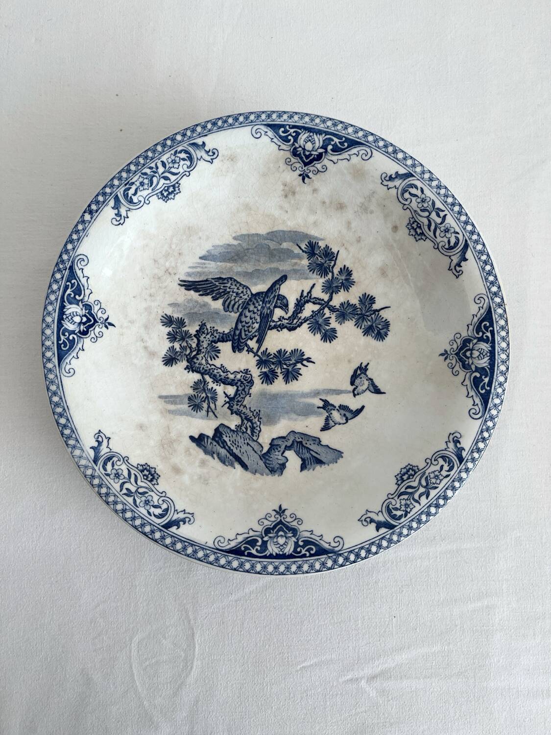 Low iron earthenware compote dish with Gien eagle decoration
