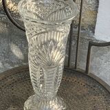 Lot de deux grands vases en verre transparent moule, sur pieds, vintage