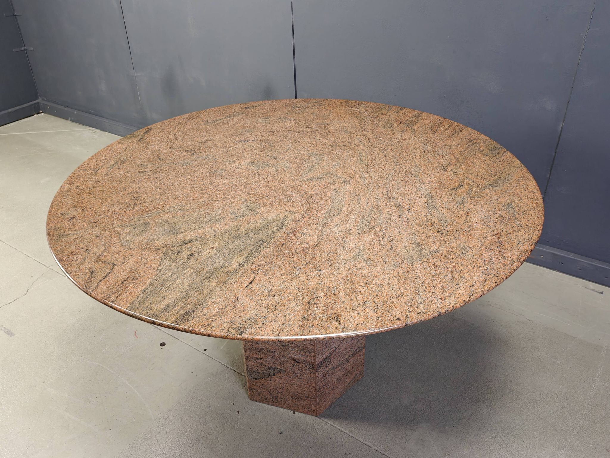 Table à manger ronde en granit vintage, années 1970