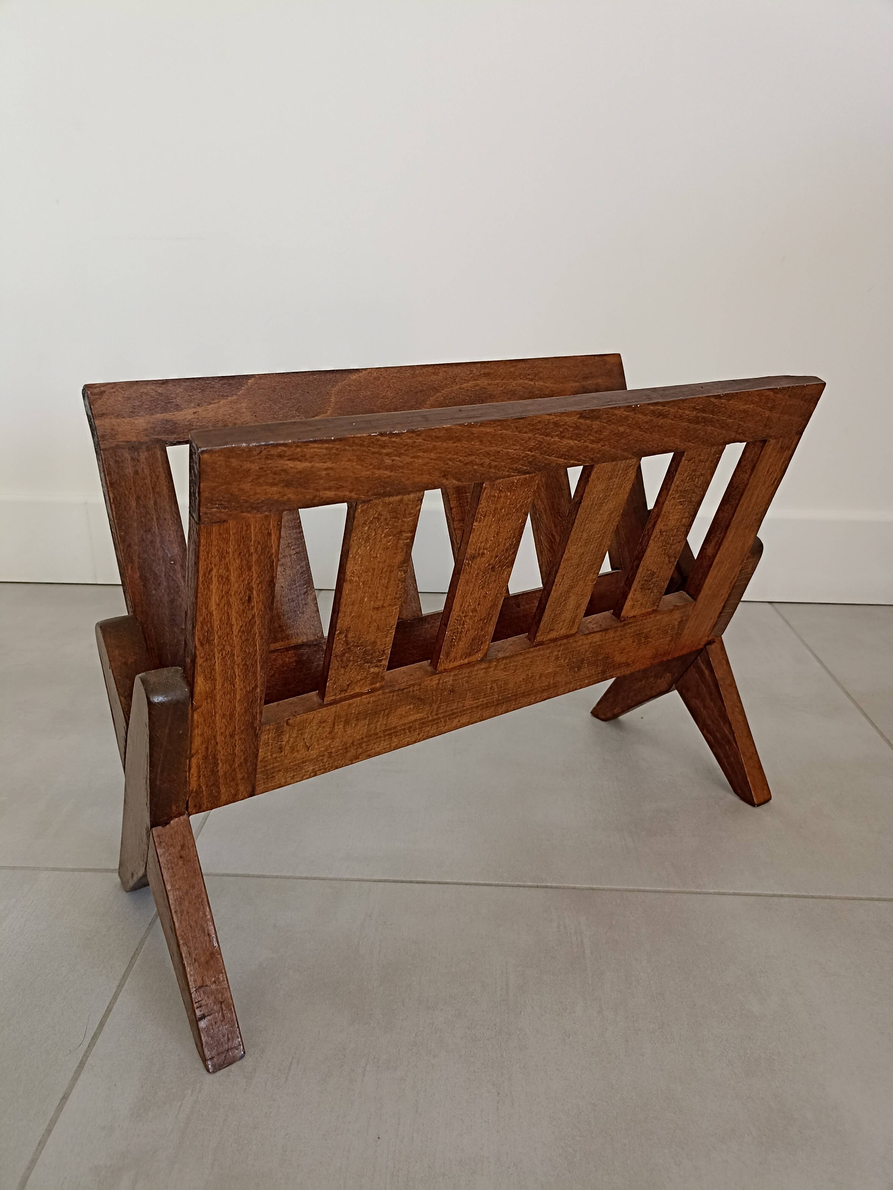 Magazine rack