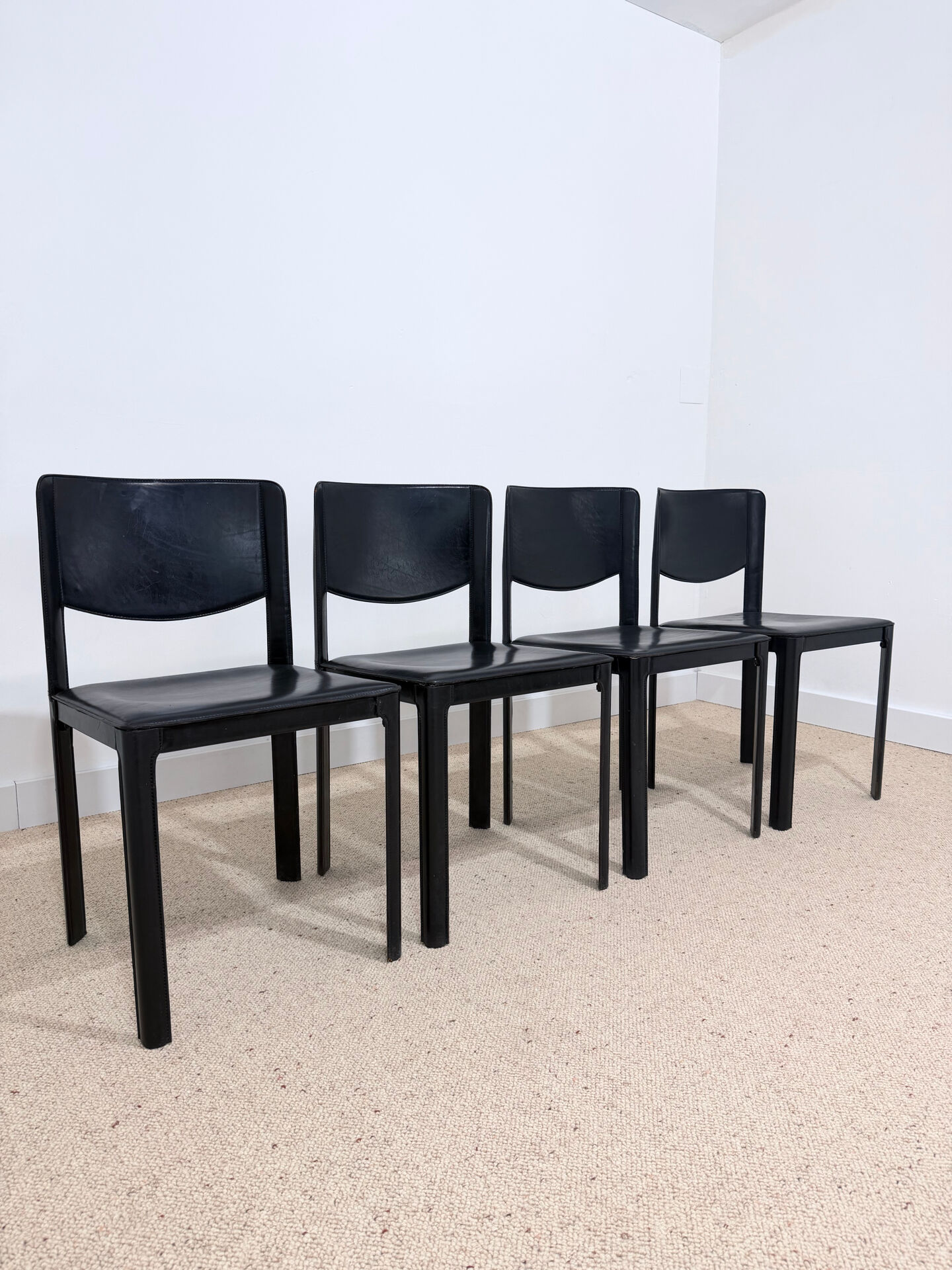 Set of 4 Matteo Grassi chairs in black leather – Italian design