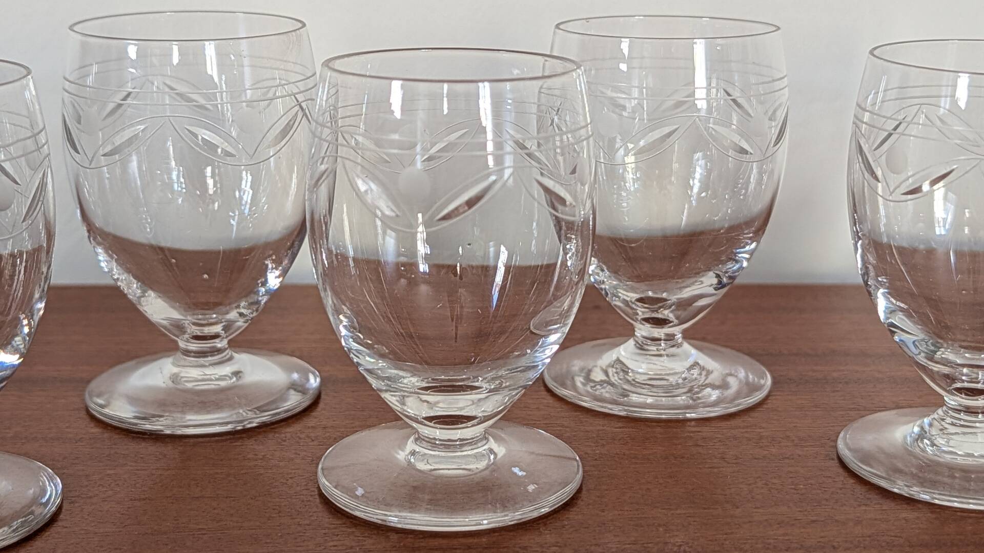 Set of 7 engraved crystal glasses