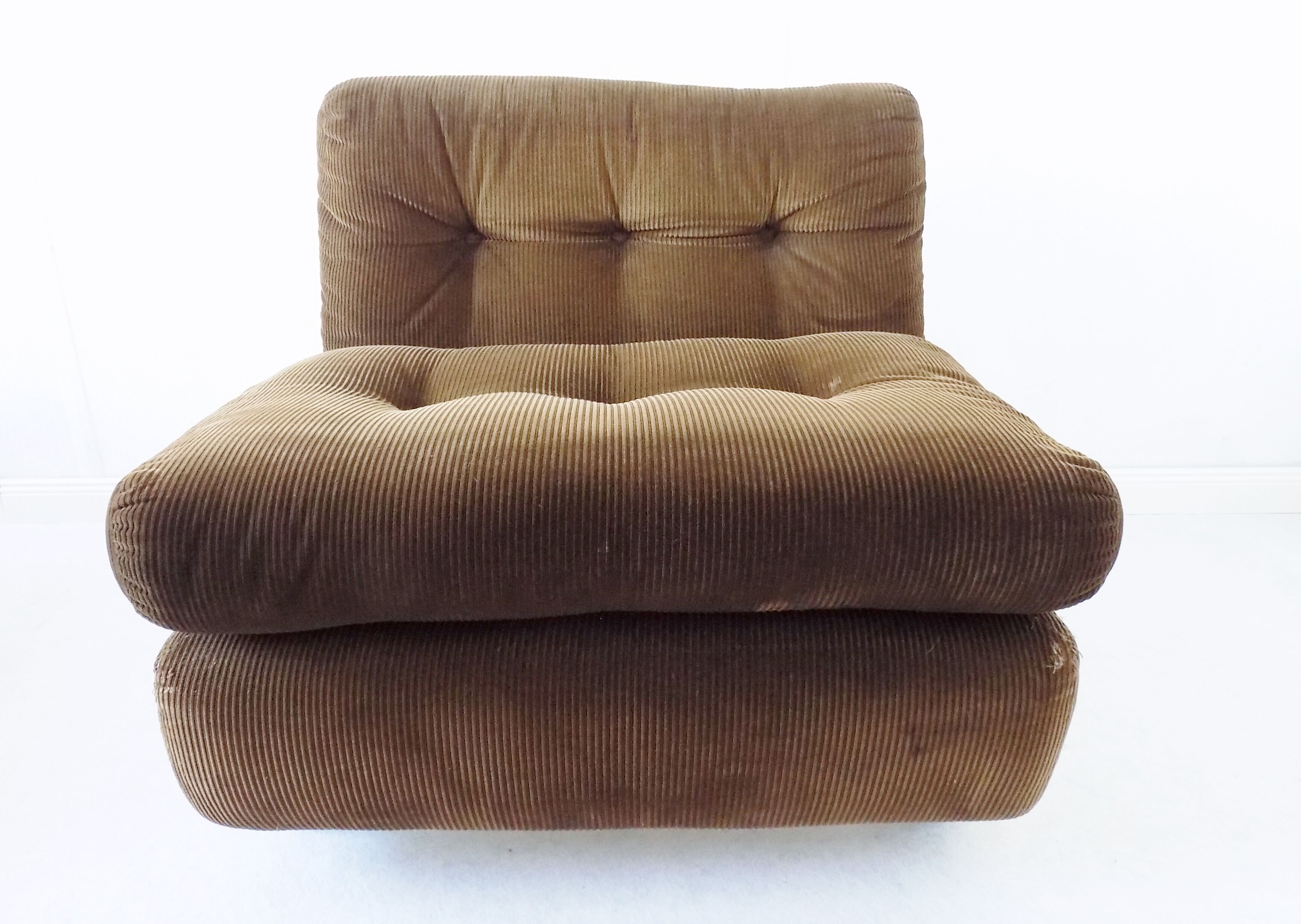 Pair of Amanta chairs by Mario Bellini for C&B Italia