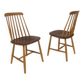 Set of 2 Scandinavian "Pinnstol" chairs in beech, Sweden, 1960.
