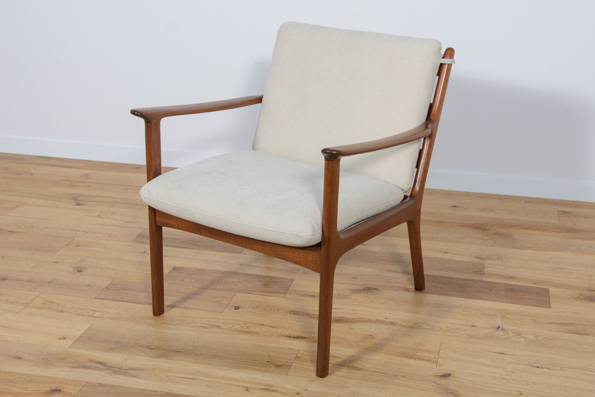 PJ112 Lounge Chairs by Ole Wanscher for Poul Jeppesens, 1960s, Set of 2