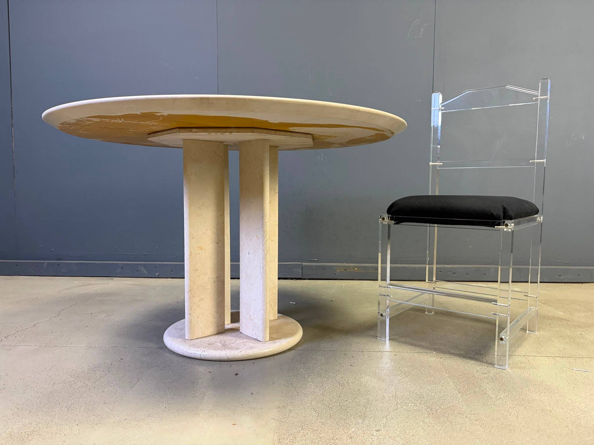 Round French travertine dining table 1970s