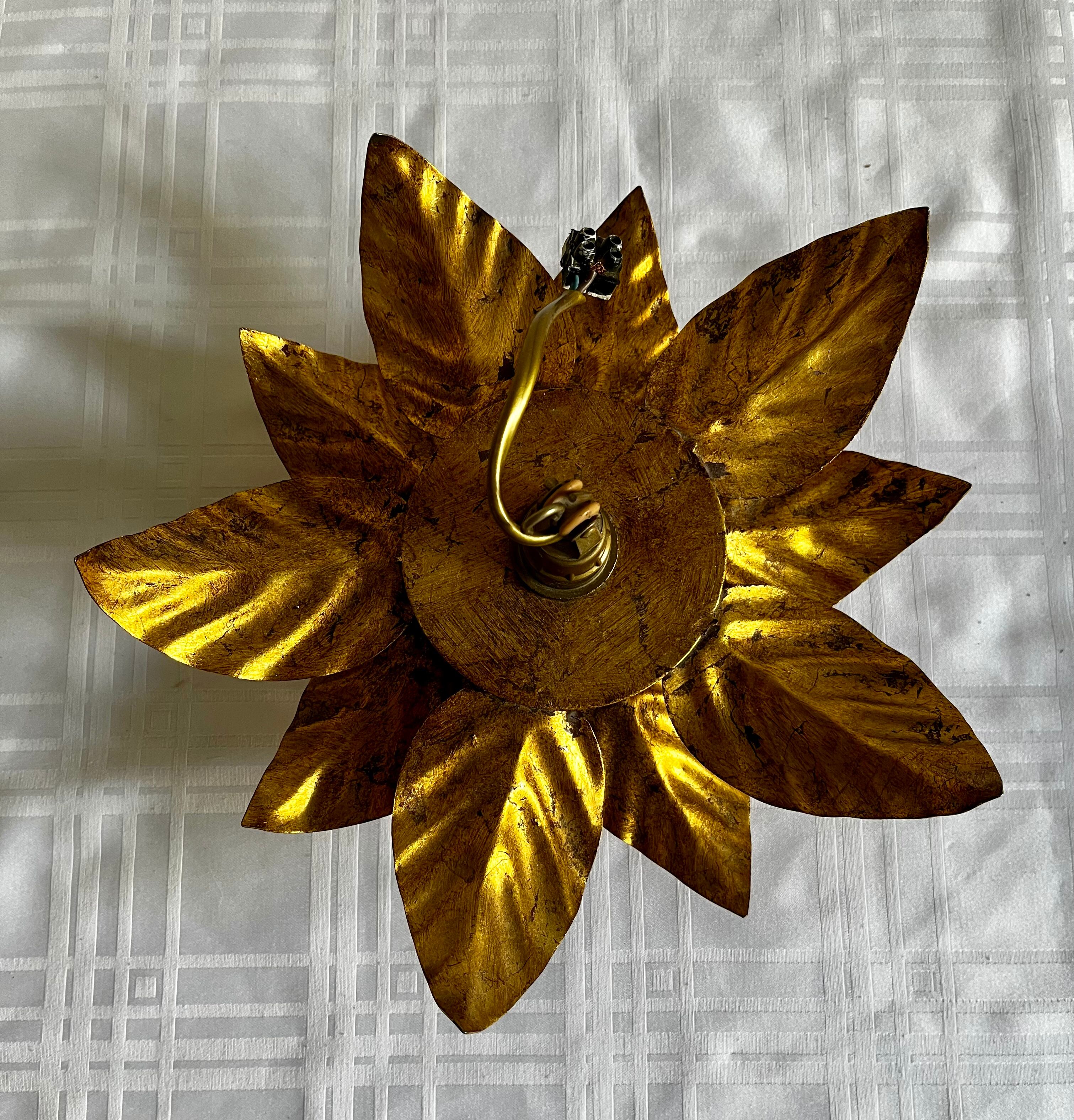 Trio appliques golden flowers