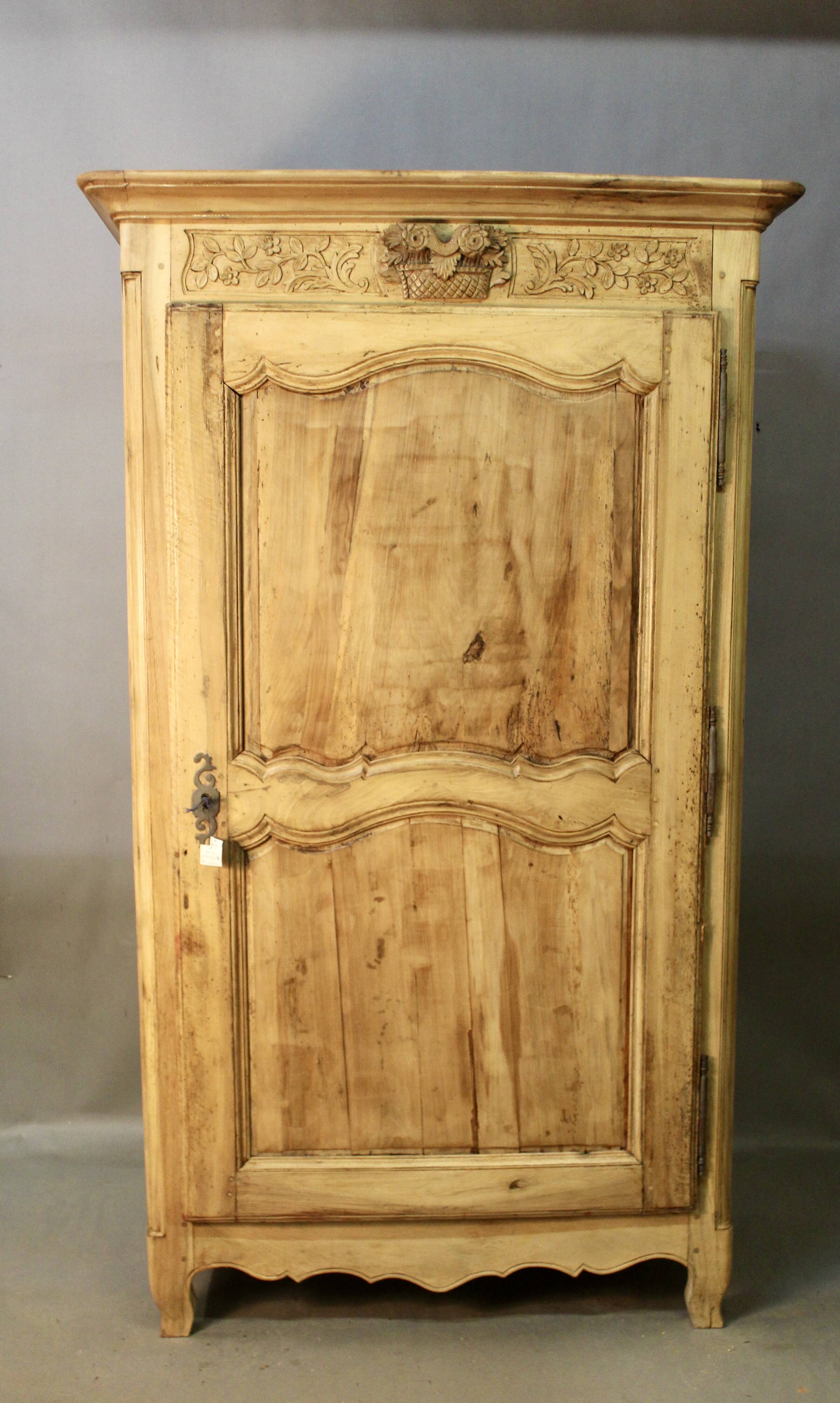 18th louis xv bonnetière in walnut