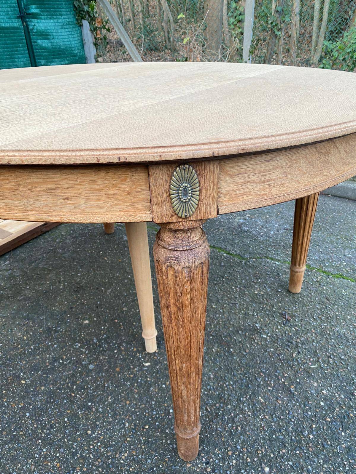 Renovated round Art Deco dining table in solid oak, 1950, 230cm extendable.