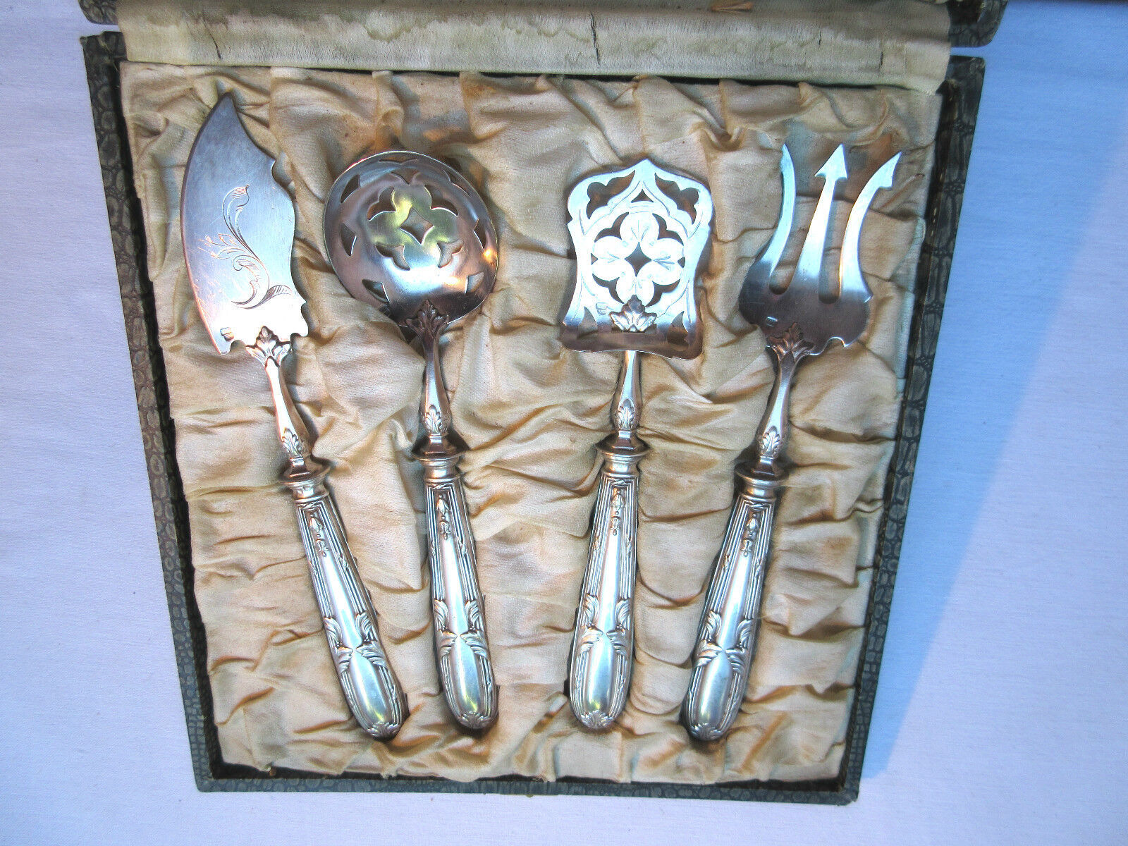 Art Nouveau cute service, 4 filled silver cutlery, chiseled, hallmark