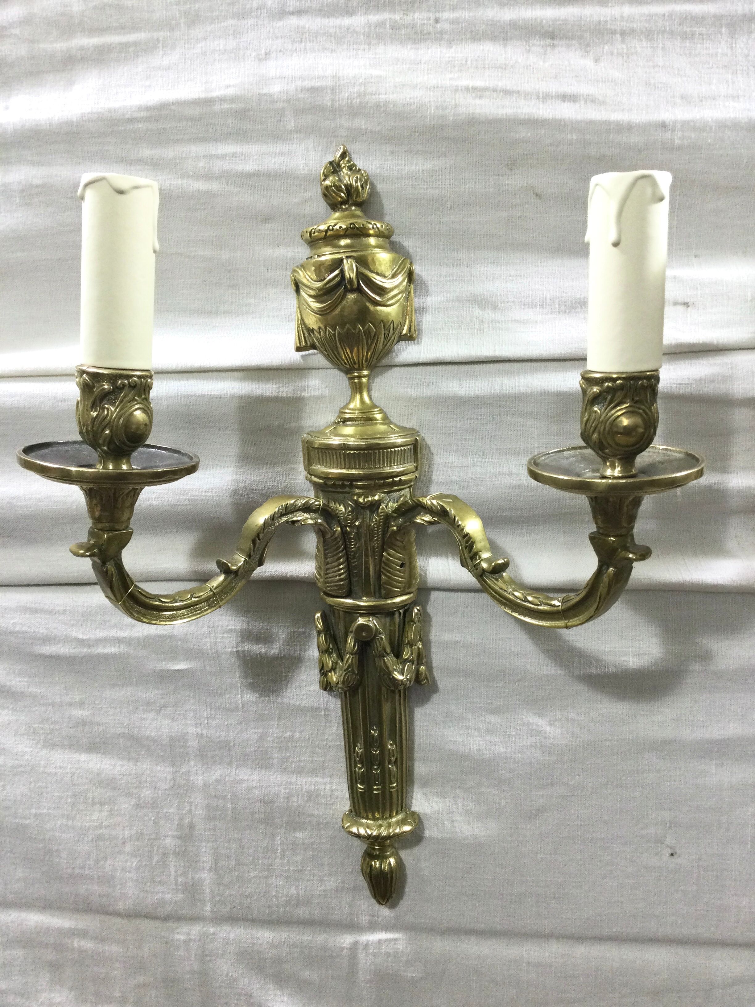 Paire d'appliques en bronze st Louis XVl