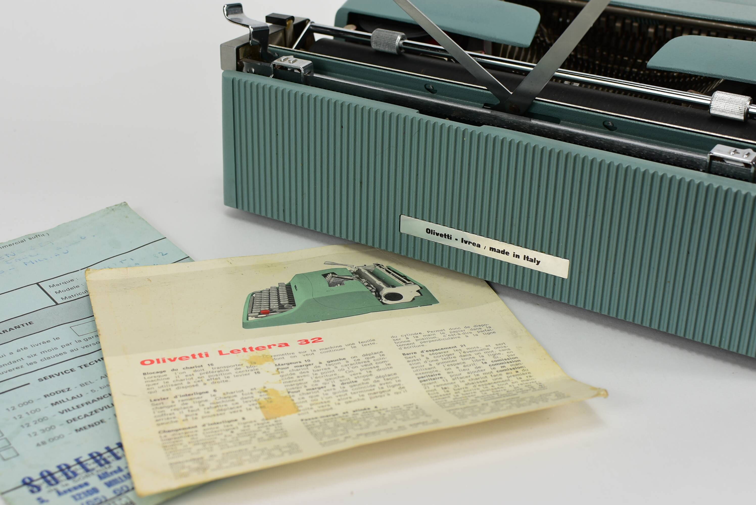 Lettéra 32 typewriter, Olivetti