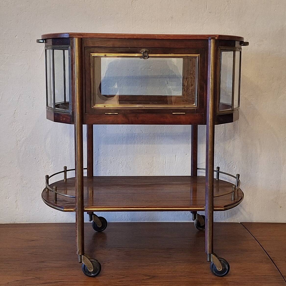 Serving trolley / bar cart in mahogany, brass and glass, 1920
